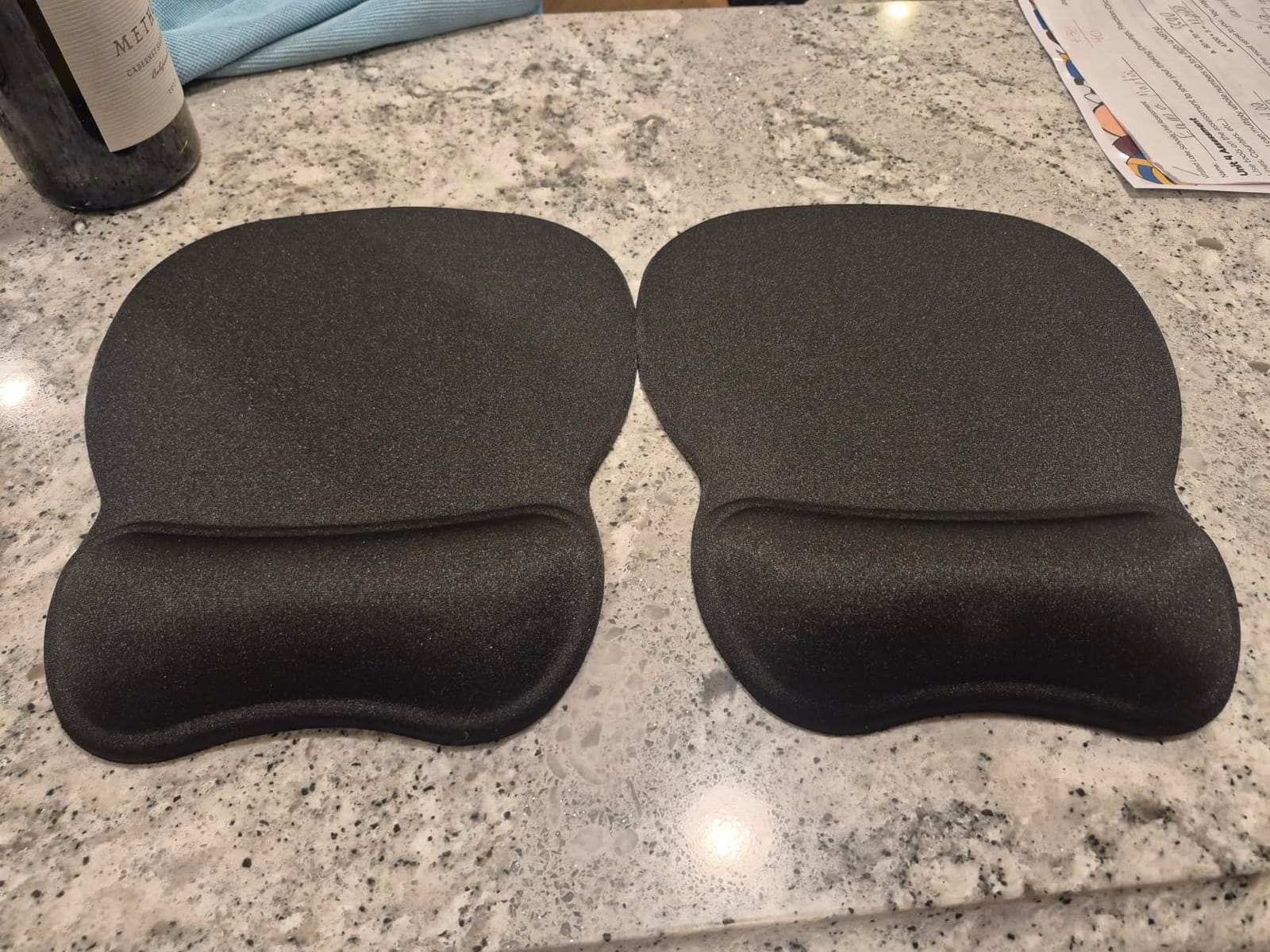 MROCO Ergonomic Mouse Pad with Gel Wrist Rest, 9.4 x 8.1 in, Black | Ergonomic Shape Design for Pain Relief, Cooling Feel Gel Cushioning for Wrist Comfort, Smooth Lycra Surface, Non-Slip PU Base customer photo 1
