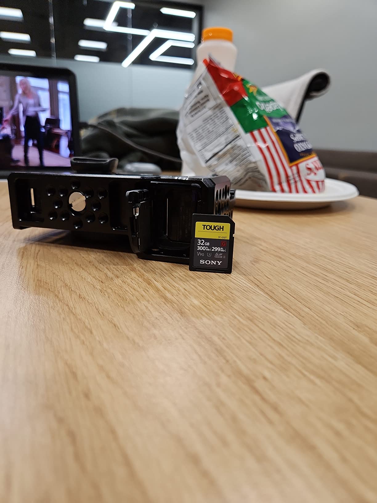 Sony TOUGH-G series SDXC UHS-II Card 128GB, V90, CL10, U3, Max R300MB/S, W299MB/S (SF-G128T/T1) customer photo 2