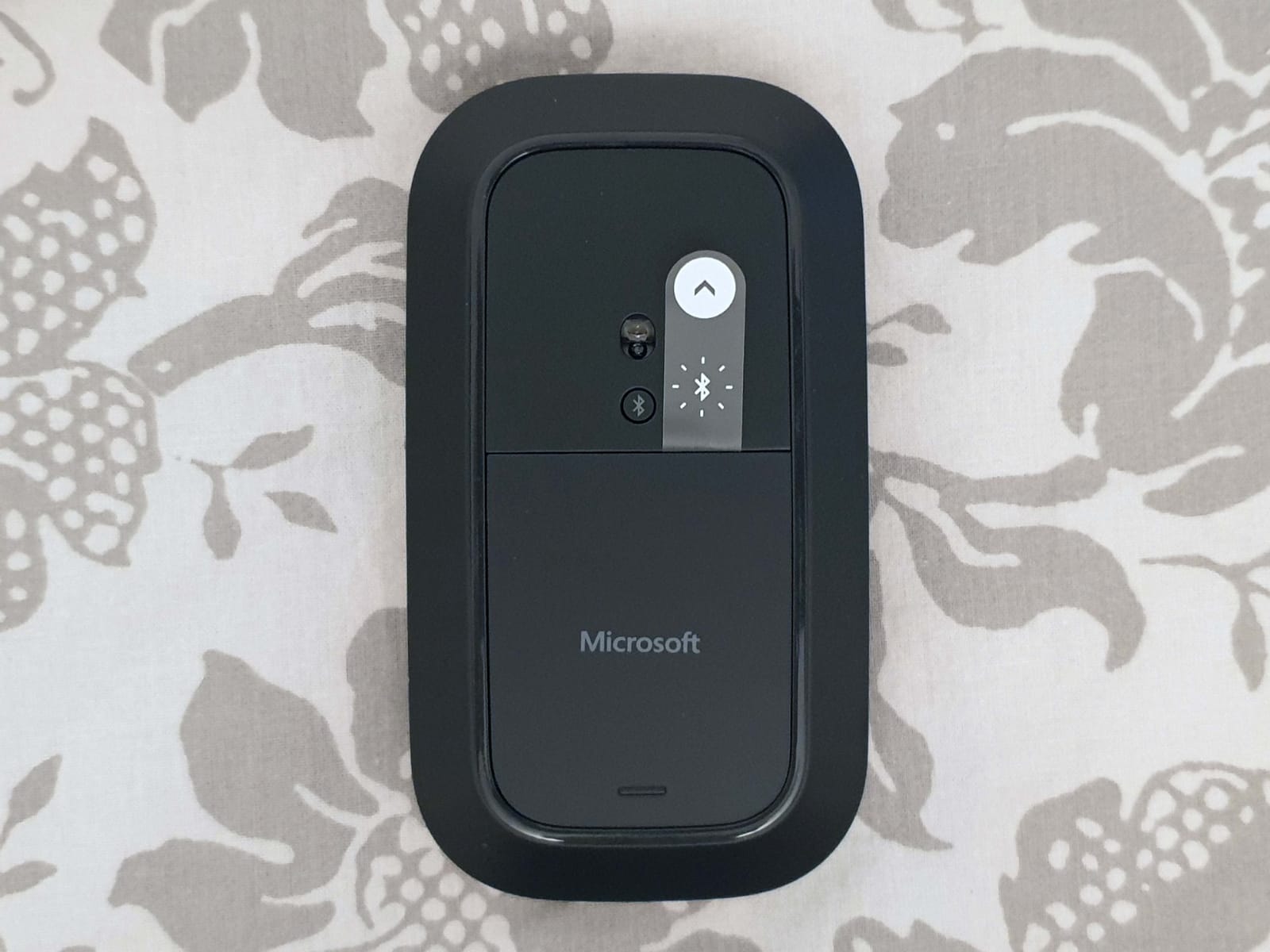 Microsoft Modern Mobile Mouse, Black - Comfortable Right/Left Hand Use design with Metal Scroll Wheel, Wireless, Bluetooth for PC/Laptop/Desktop, works with Mac/Windows 8/10/11 Computers customer photo 1