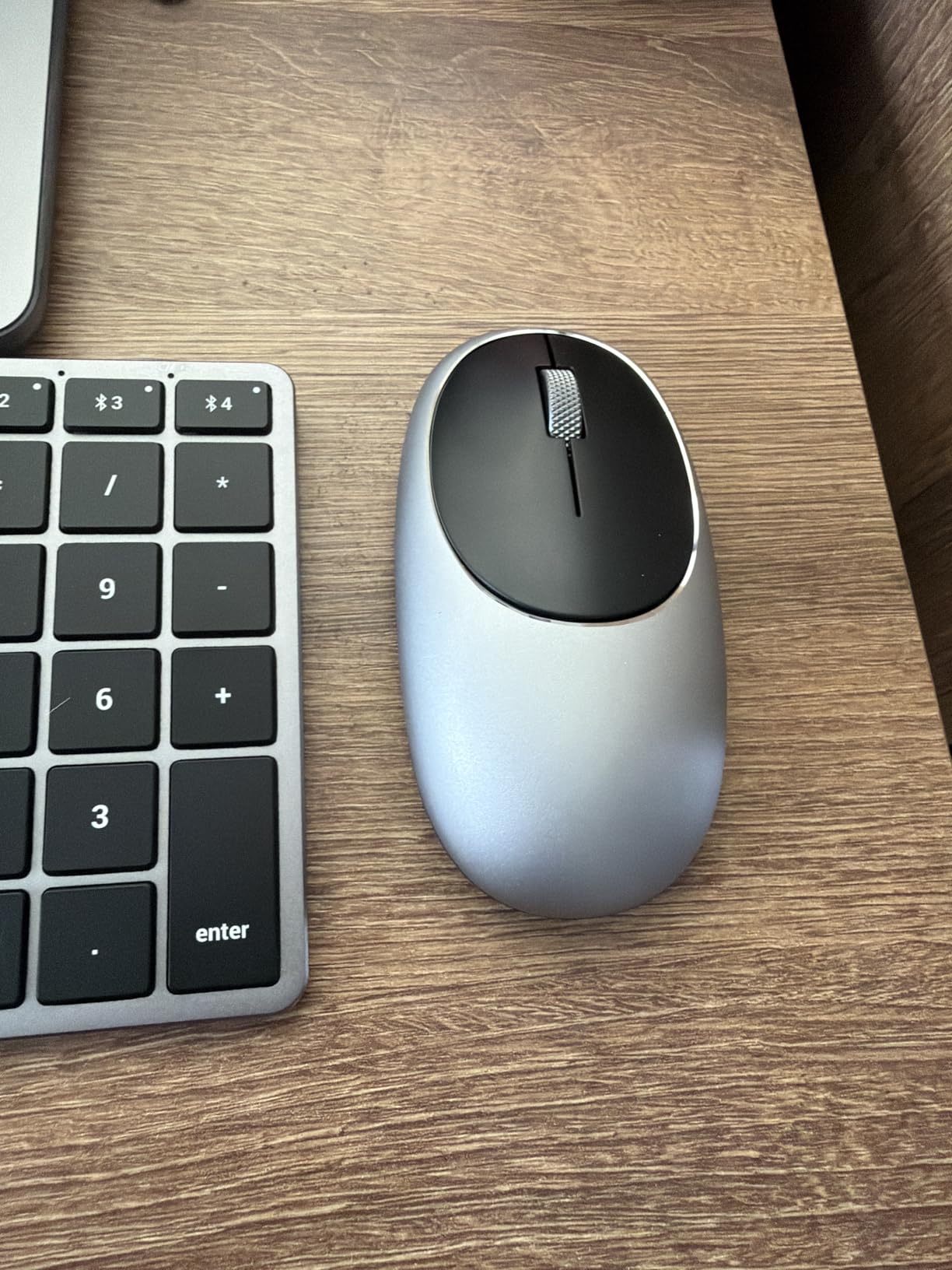 Satechi M1 Wireless Bluetooth Mouse, USB-C Rechargeable, Compact & Portable, for MacBook Air/Pro/Neo, iPad Air/Pro, iPad mini, Mac mini, iMac & Windows - Space Gray customer photo 1