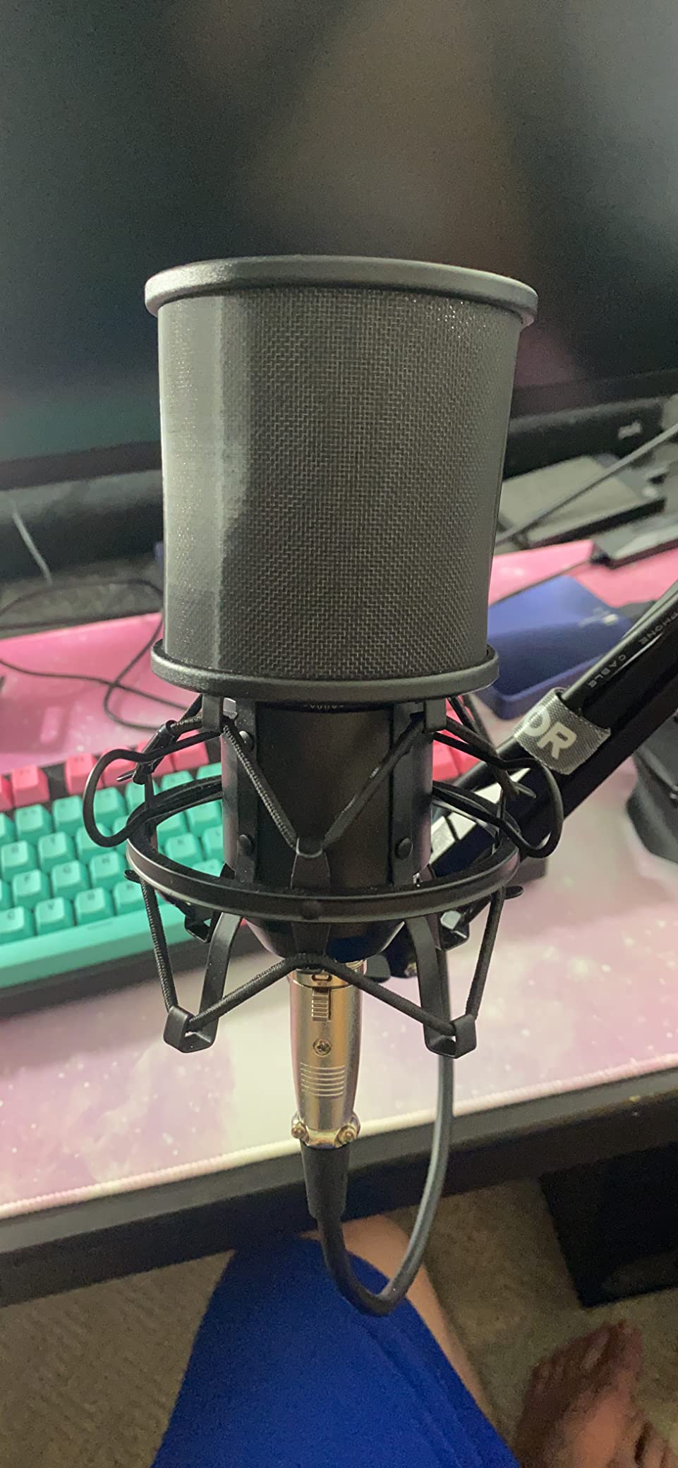 Aokeo Pop Filter, [Upgraded Three Layers] Metal Mesh & Foam & Etamine Layer Microphone Windscreen Cover Handheld Mic Shield Mask, Microphone Accessories for Vocal Recording, YouTube Videos, Streaming customer photo 1