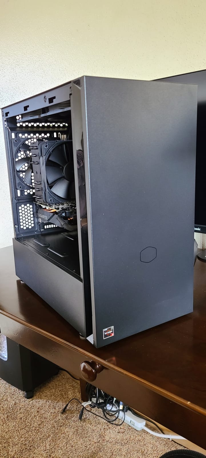 Cooler Master Silencio S400 Micro-ATX PC Case Tower, Sound-Dampening Material, Reversible Front Panel, SD Card Reader, Silencio FP 120mm PWM Fans, Water-Cooling Support (MCS-S400-KN5N-S00) customer photo 2
