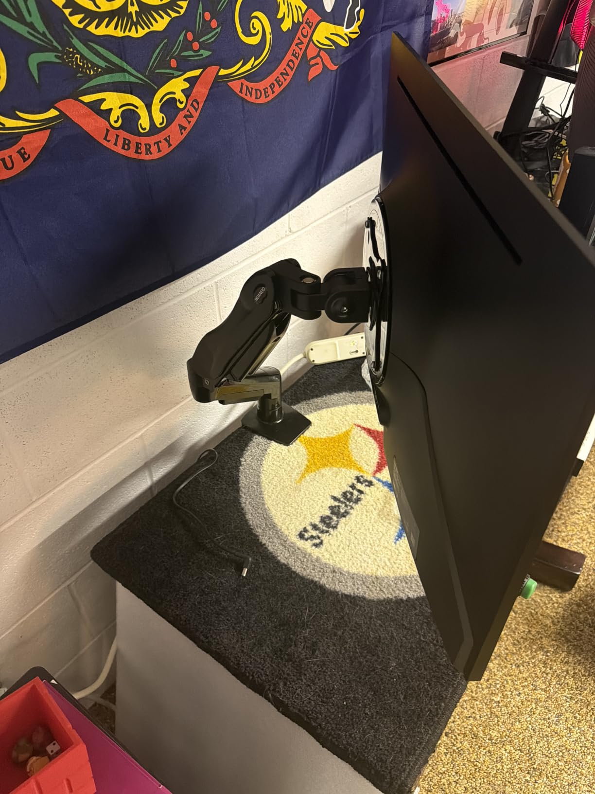 HUANUO FlowLift Single Monitor Mount, 13 to 32 Inch Monitor Arm, Adjustable Monitor Stand, Vesa Mount with Clamp and Grommet Base - Fits 4.4 to 19.8lbs LCD Computer Monitors customer photo 1