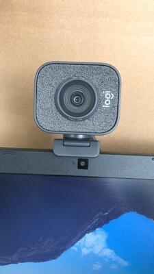 Logitech StreamCam Premium Webcam for Streaming and Content Creation, Full HD 1080p 60 fps customer photo 2