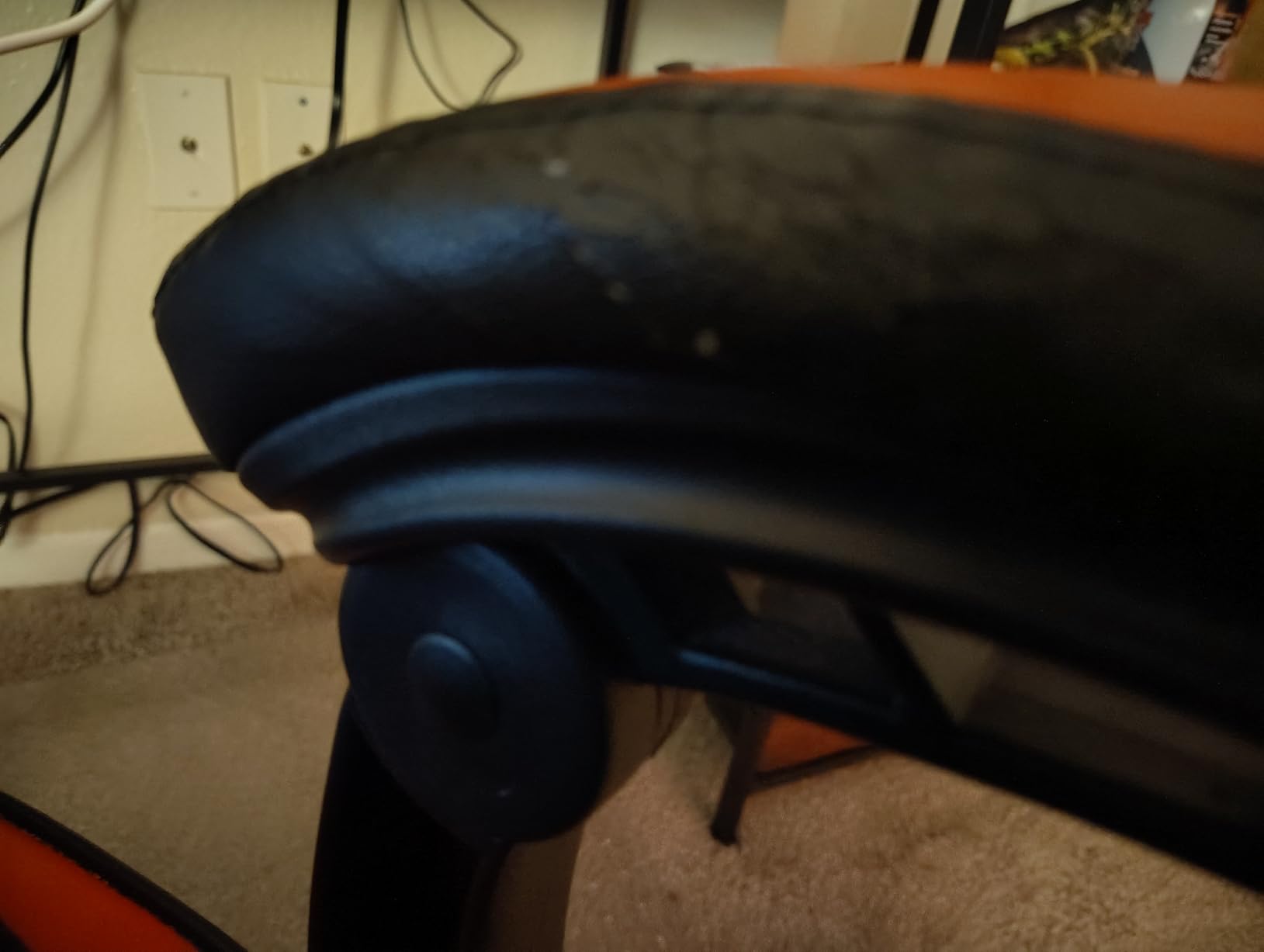 LEMBERI Gaming Chair with Footrest, Ergonomic Video Game Chair for Adults, Big and Tall Chair 400lb Weight Capacity, Racing Style Computer Gamer Chair with Headrest and Lumbar Support, PU Leather customer photo 1
