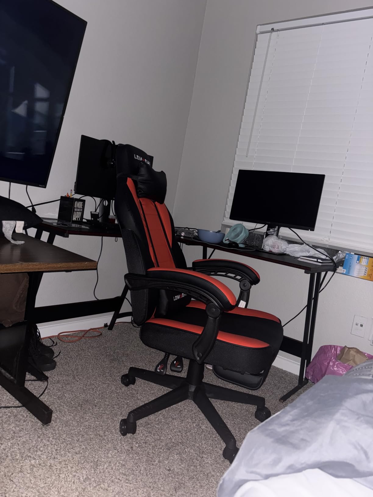 LEMBERI Gaming Chair with Footrest, Ergonomic Video Game Chair for Adults, Big and Tall Chair 400lb Weight Capacity, Racing Style Computer Gamer Chair with Headrest and Lumbar Support, PU Leather customer photo 2