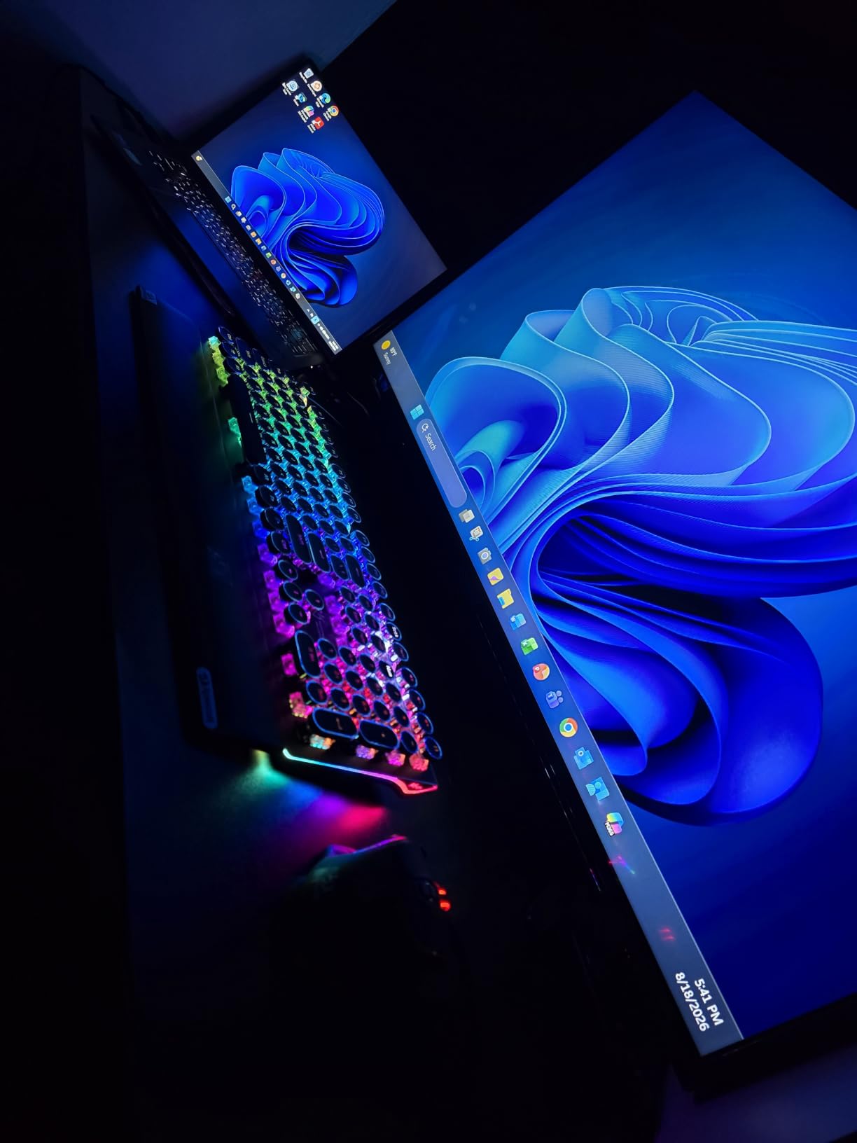 RK ROYAL KLUDGE S108 Typewriter Keyboard, Retro Mechanical Gaming Keyboard Wired 108 Keys with RGB Backlit Sidelight, Detachable Wrist Rest, Round Keycaps Blue Switches - Black customer photo 1