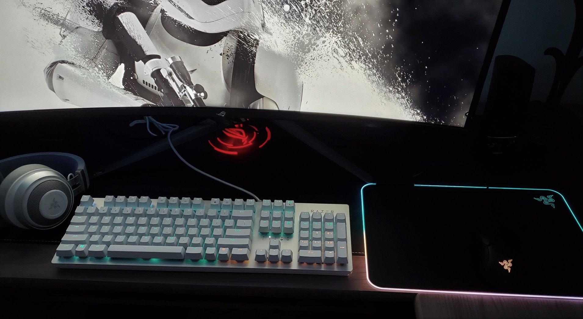 Razer Firefly Hard V2 RGB Gaming Mousepad, Customizable Chroma Lighting | Built-In Cable Management, Balanced Control & Speed, Non-Slip Rubber Base customer photo 2
