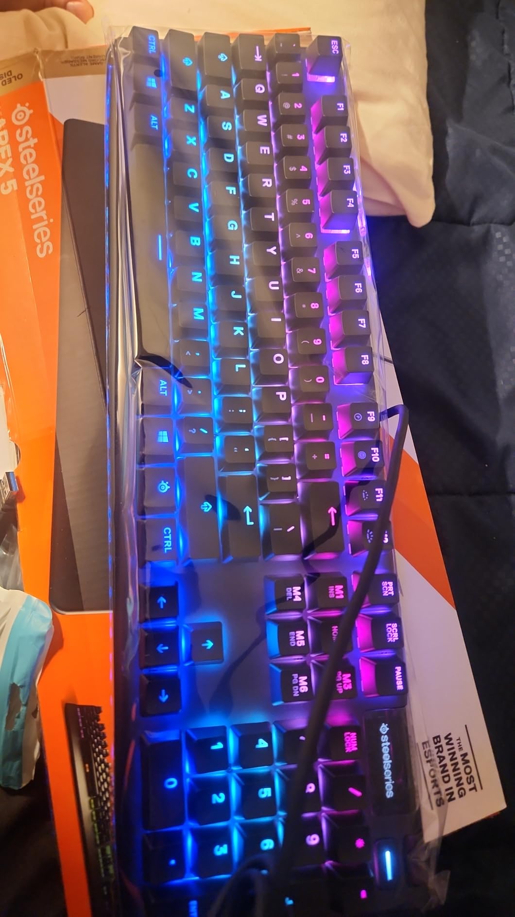 SteelSeries USB Apex 5 Hybrid Mechanical Gaming Keyboard - Per-Key RGB Illumination - Aircraft Grade Aluminum Alloy Frame - OLED Smart Display (Hybrid Blue Switch) customer photo 2