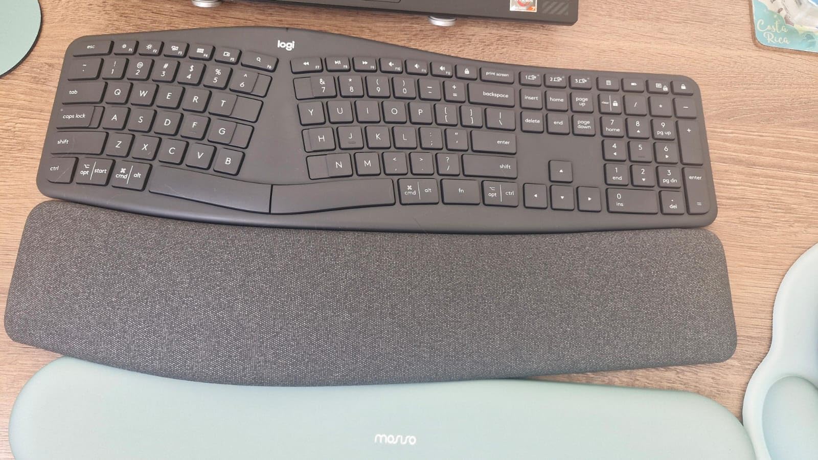 Logitech Ergo K860 Wireless Ergonomic Keyboard - Split Keyboard, Wrist Rest, Natural Typing, Stain-Resistant Fabric, Bluetooth and USB Connectivity, Compatible with Windows/Mac, Black customer photo 2