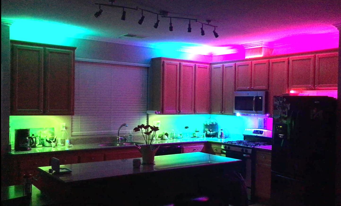 Govee 32.8ft LED Strip Lights RGBIC App Control, Smart LED Strips with Segmented Color Control Intelligent Color Picking, Music Sync LED Lights for Bedroom, Kitchen, Party, Home Decor (2x16.4ft) customer photo 2