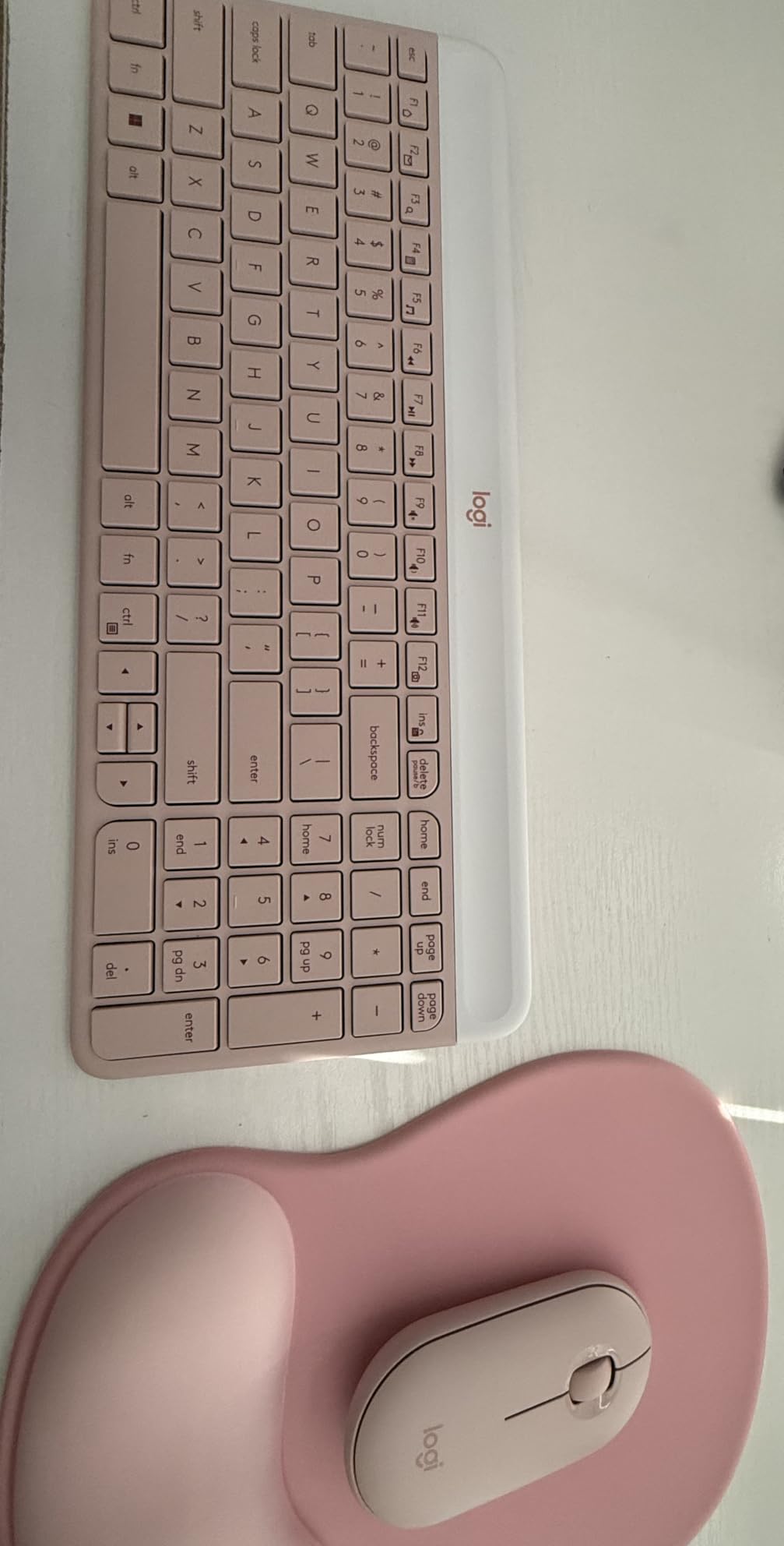 Logitech MK470 Slim Wireless Combo Compact Keyboard and Mouse - Off White | Compact low-profile quiet keyboard, slim ambidextrous quiet mouse, ultra-thin, for small desk spaces customer photo 2