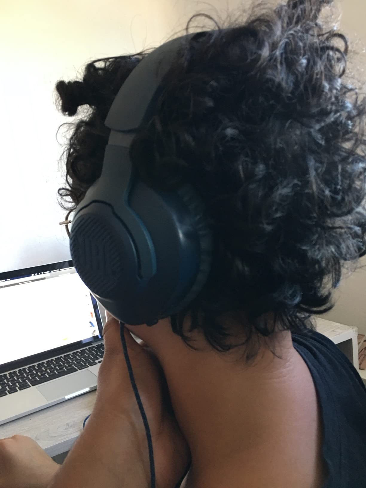 JBL Quantum 100 - Wired Over-Ear Gaming Headphones - White, Large | Memory Foam Comfort customer photo 1