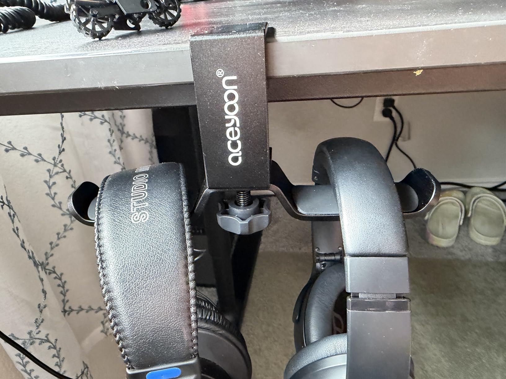 aceyoon Foldable Headphone Stand for Desk, Aluminum Headset Stand Clamp Hook Under Desk Space Save Mount, Headset Holder for Gaming Headphone, Office, Backpack, Bag, Purse Hanging (Black) customer photo 1