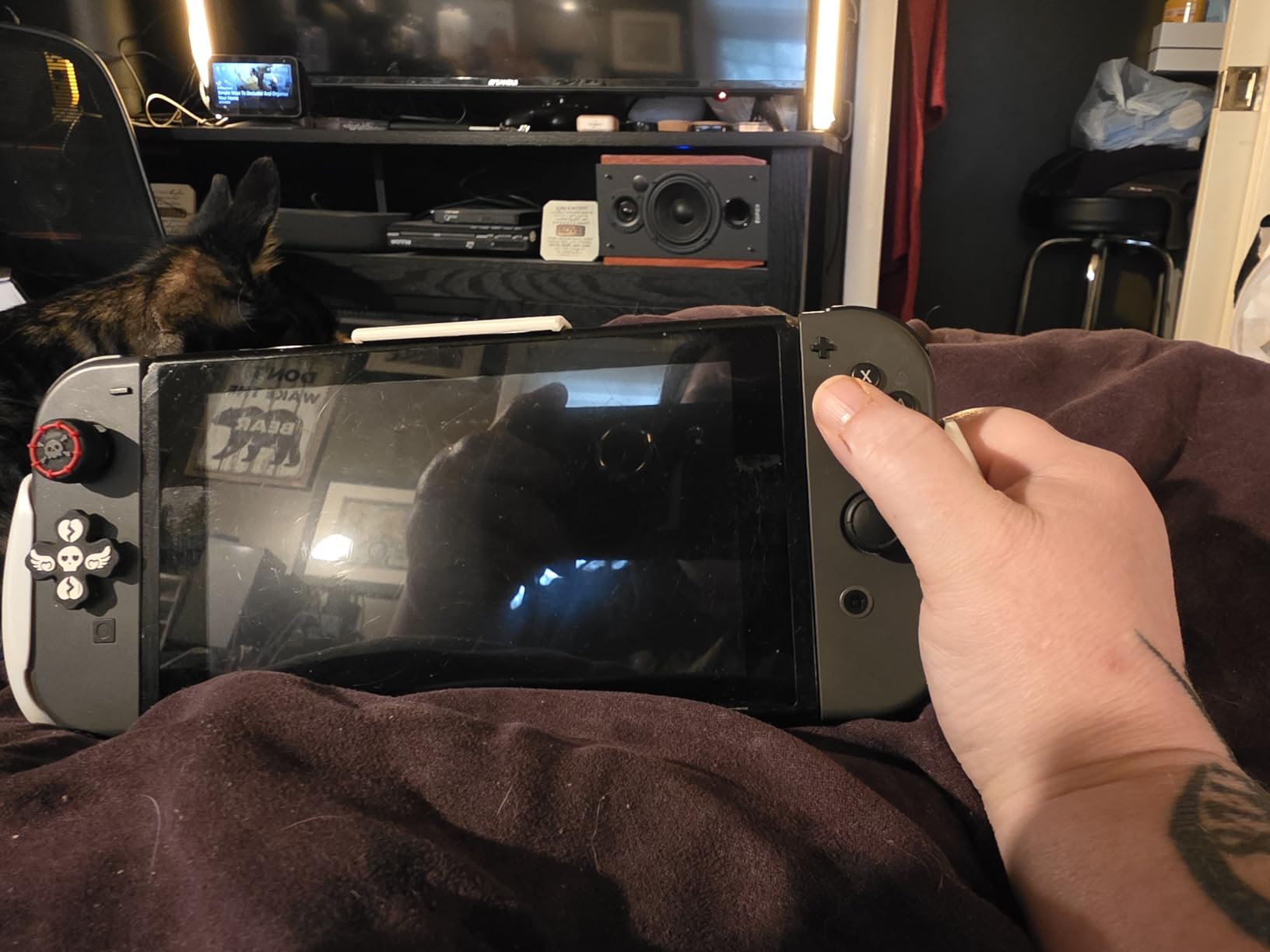 OIVO Switch Grip with Upgraded Adjustable Stand, Asymmetrical Grip with Adjustable Stand and 5 Game Slots-4 Thumb Caps Included, Black, Interactive Gaming Figures customer photo 2