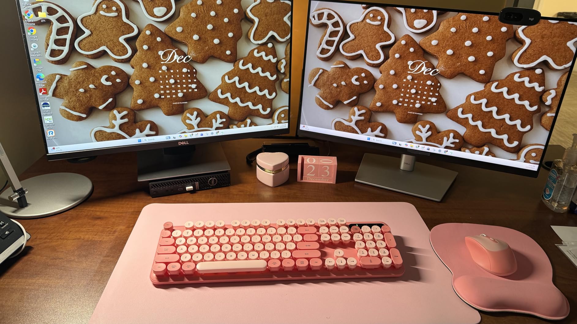 EooCoo Ergonomic Mouse Pad with Wrist Rest, Memory Foam Support Mousepad | Non-Slip Base for Computer, Cafe, Home & Office, 9.64 x 8.26 in, Carpal Tunnel Relief customer photo 1