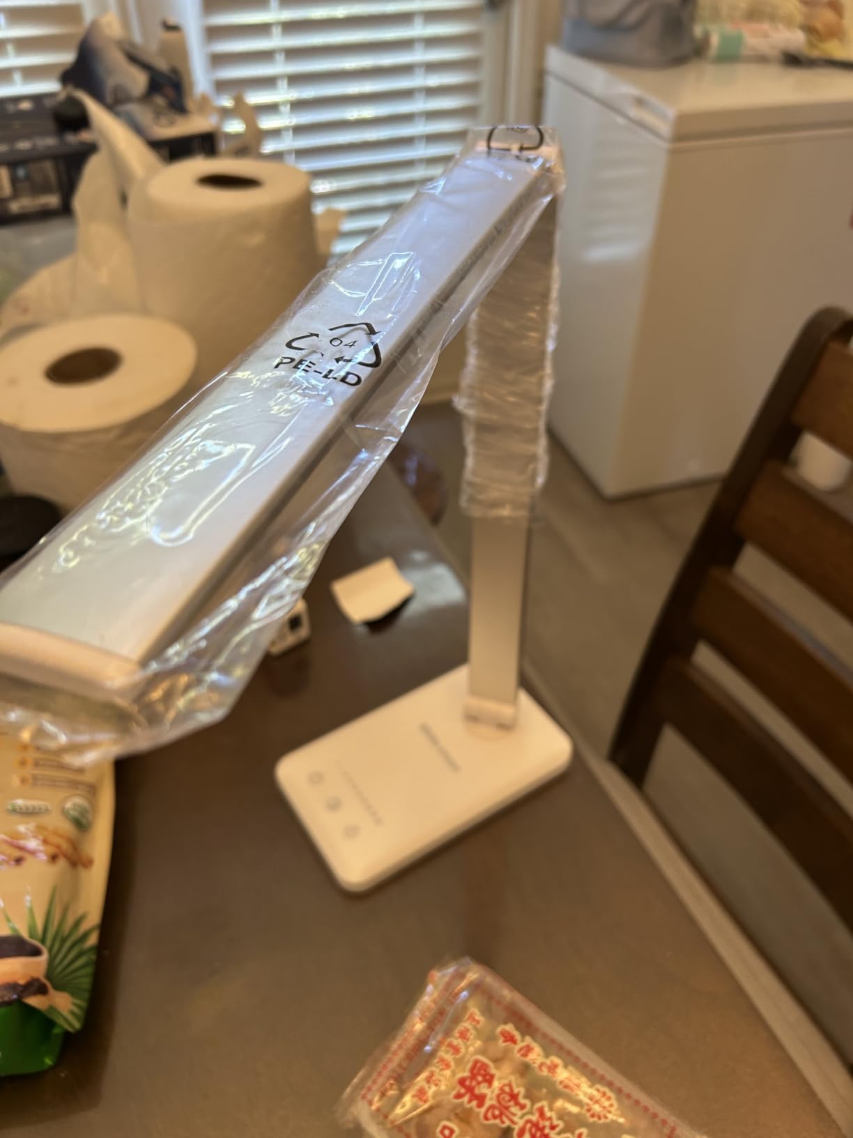 White crown LED Desk Lamp Dimmable Table Lamp Reading Lamp with USB Charging Port, 5 Lighting Modes, Sensitive Control, 30/60 Minutes Timer (White, First-Generation) customer photo 1