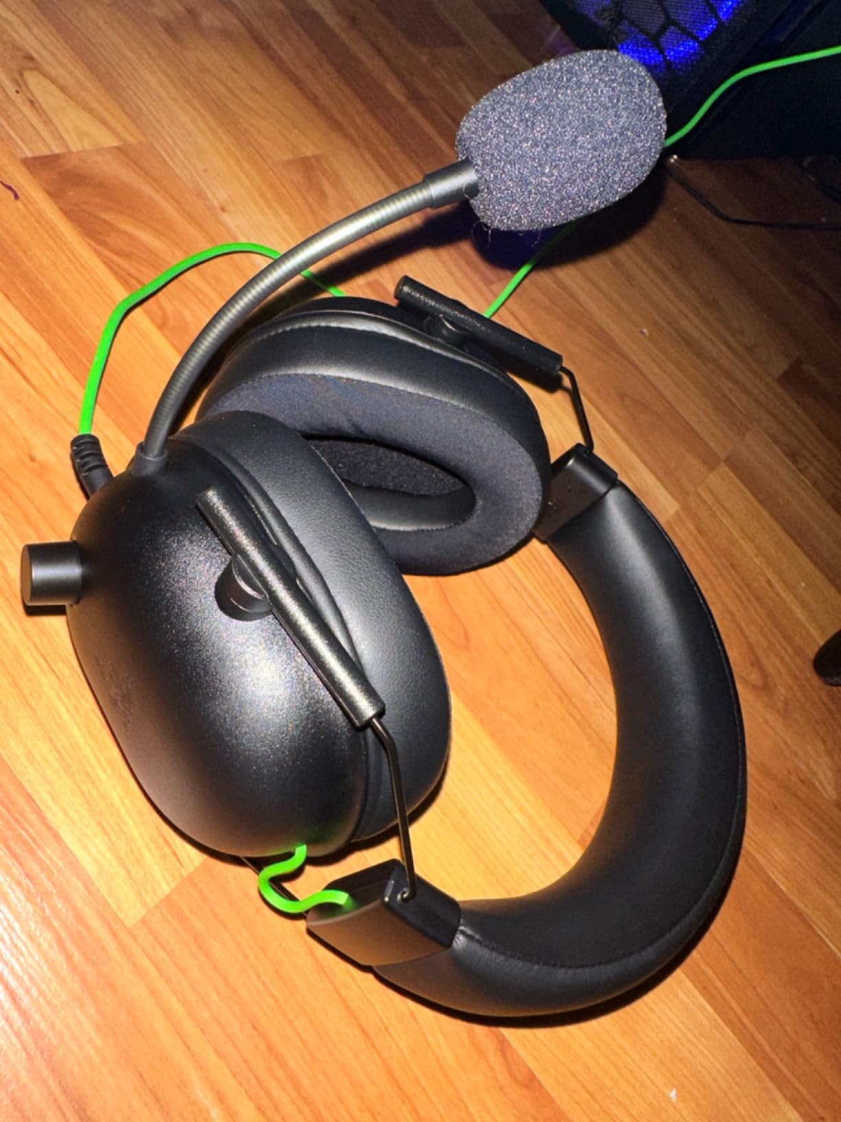 Razer BlackShark V2 X Gaming Headset: 7.1 Surround Sound - 50mm Drivers - Memory Foam Cushion - For PC, PS4, PS5, Switch - 3.5mm Audio Jack - Black customer photo 1