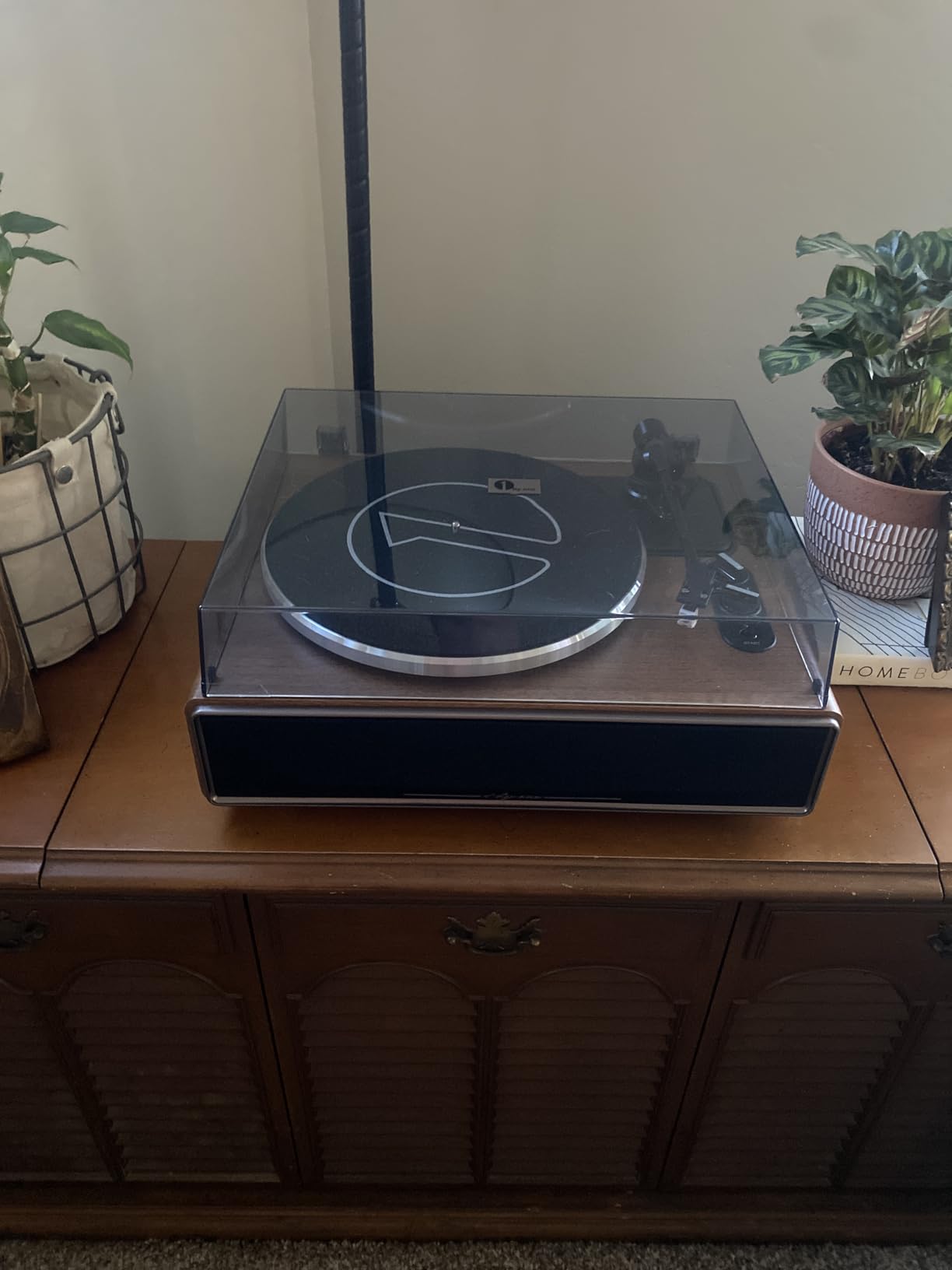 1 BY ONE High Fidelity Belt Drive Turntable with Built-in Speakers | Vinyl Record Player with Magnetic Cartridge, Wireless Playback and Aux-in Functionality, Auto Off customer photo 1