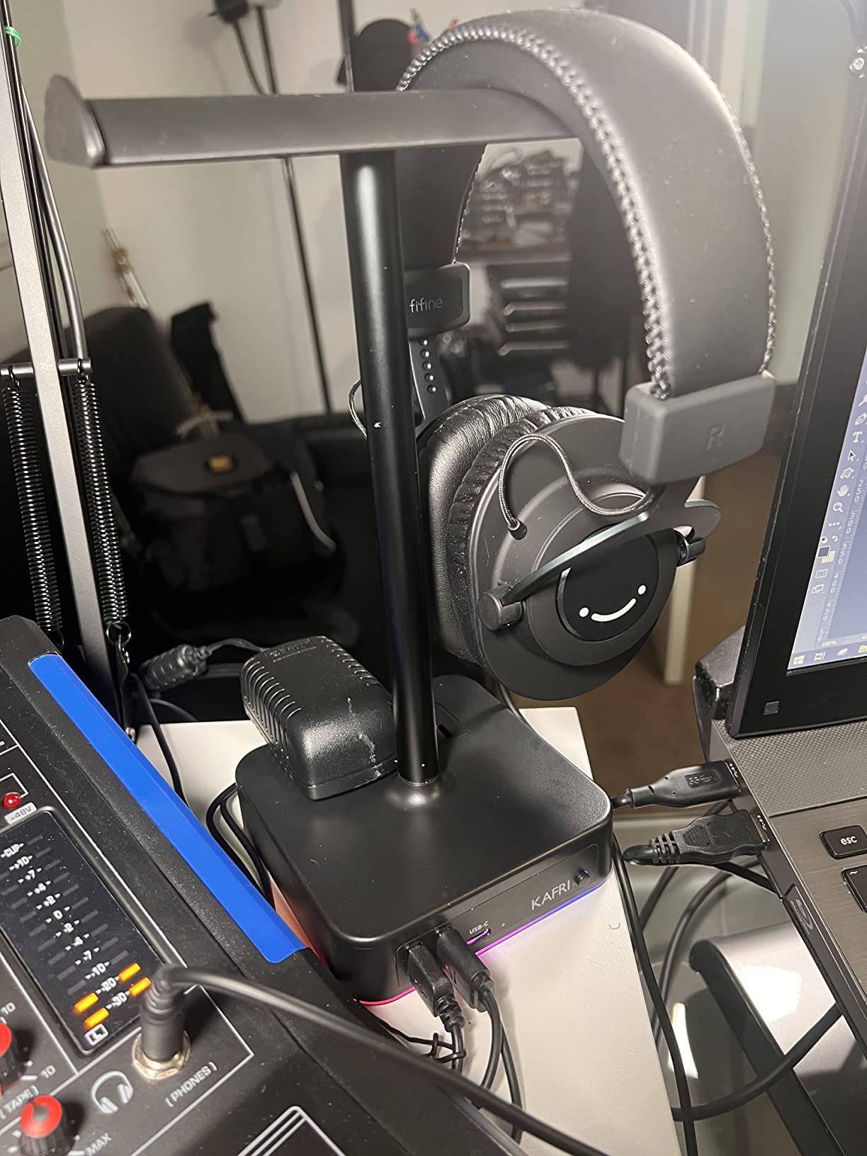 KAFRI RGB Dual Headphone Stand with USB C Charger Desk Gaming Double Headset Holder Hanger Rack with 3 USB Charging Port and 2 Outlet - Suitable for Gamer Desktop Table Game Earphone Accessories Gift customer photo 1