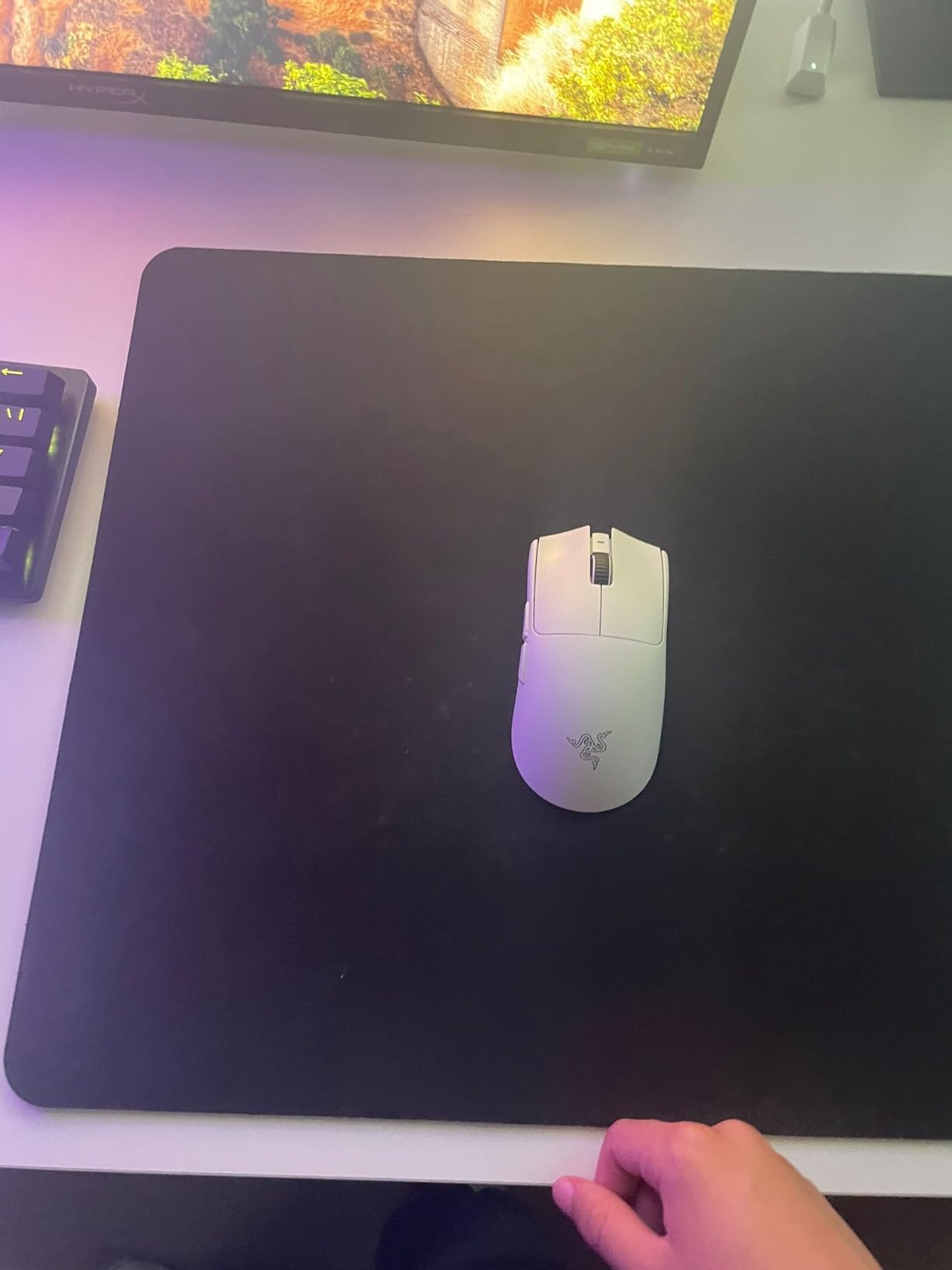 Razer Gigantus V2 Cloth Gaming Mouse Pad (Large), Thick, Classic Black | Textured MicroWeave Cloth Surface, Thick, High-Density Rubber Foam, Non Slip Base customer photo 1