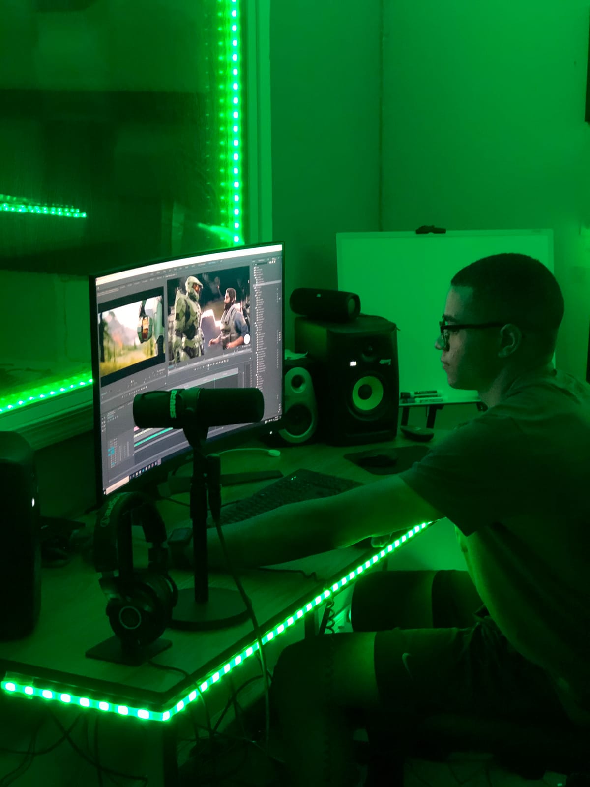 ASUS TUF 32 Inch Curved Gaming Monitor - QHD (2560 x 1440), 165Hz (Supports 144Hz), 1ms, Extreme Low Motion Blur, Speaker, FreeSync Premium, VESA Mountable, DisplayPort, HDMI - VG32VQ1B customer photo 2