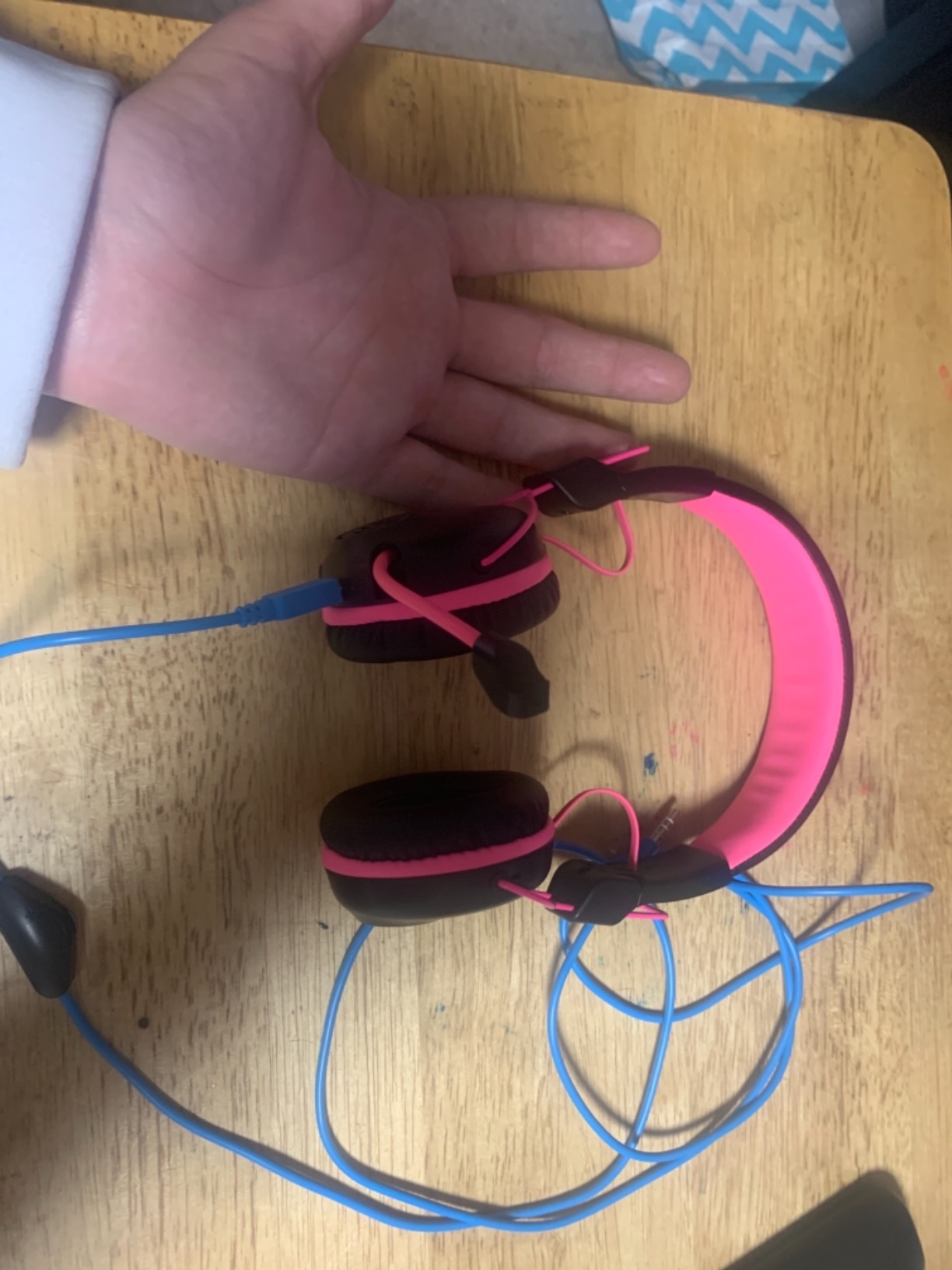 JLab JBuddies Play Gaming Wireless Kids Headset, Pink, 22+ Hour Bluetooth Playtime 60ms Super-Low Latency for Mobile Gameplay, Retractable Boom Mic, AUX Cord Compatible w/Gaming Consoles customer photo 1
