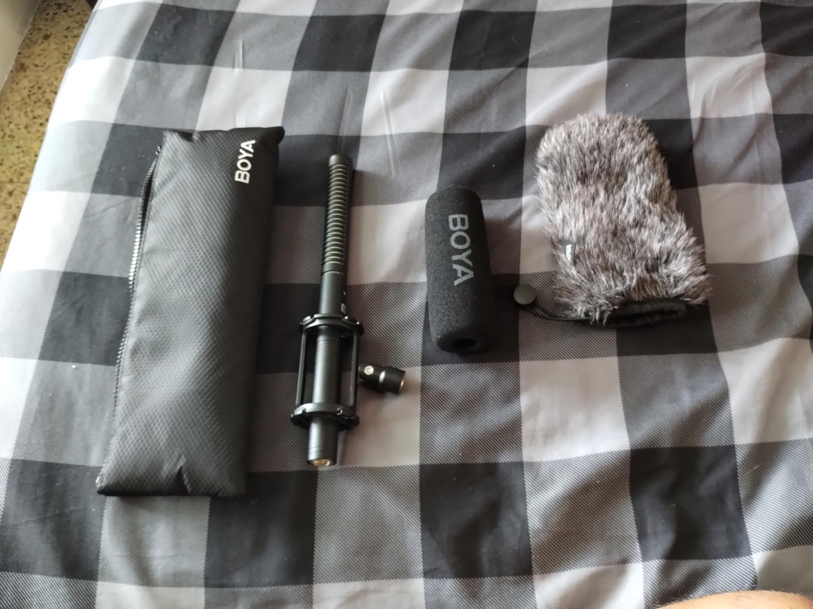 BOYA XLR Microphone BY-BM6060 Super-Cardioid Shotgun Condenser Microphone with 24 48V Phantom Power for Camera Film Interview ENG/EFP Outdoor Recording customer photo 1