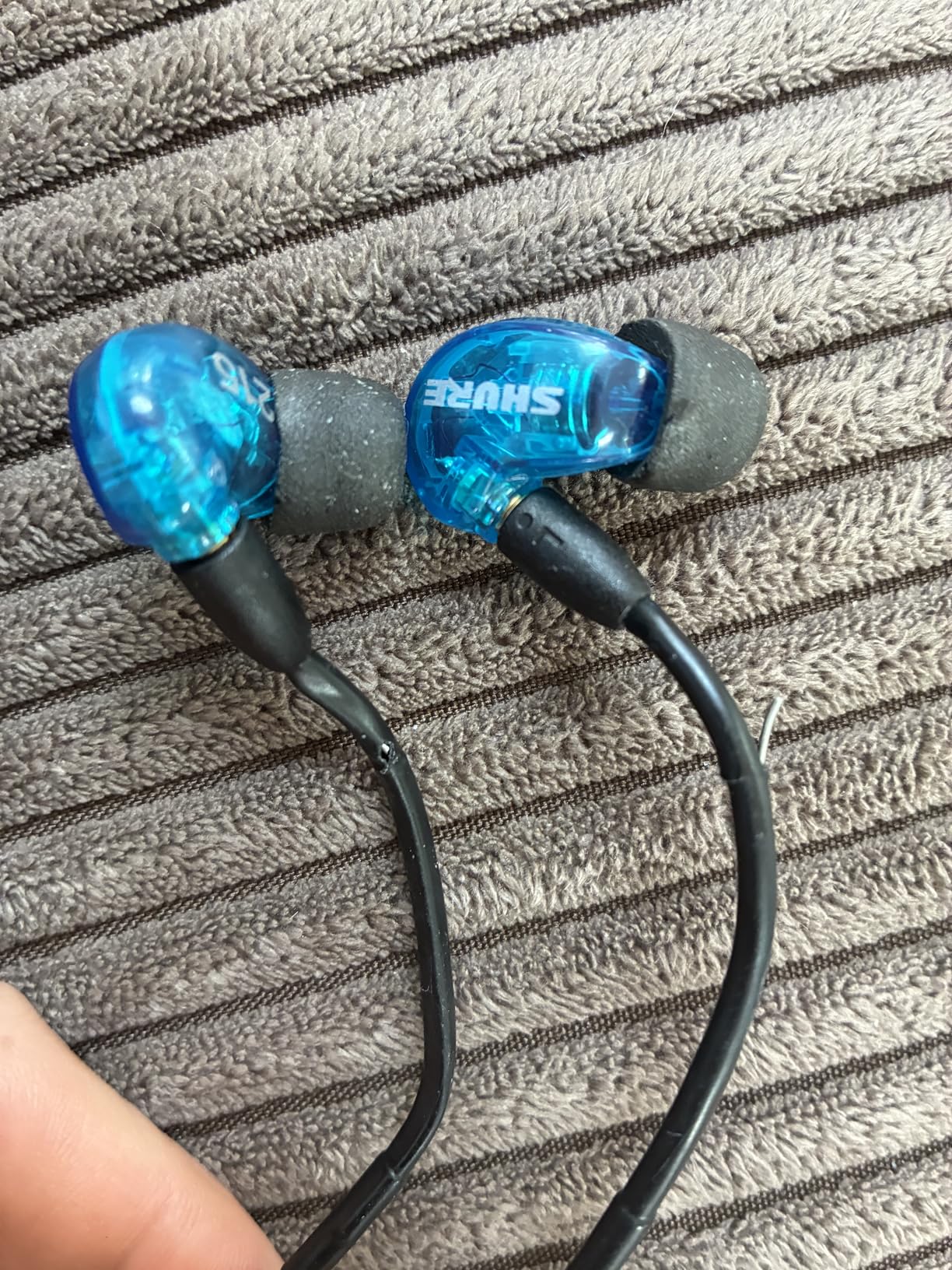 Shure AONIC 215 Wired Sound Isolating Earbuds, Clear Sound, Single Driver, Secure in-Ear Fit, Detachable Cable customer photo 2
