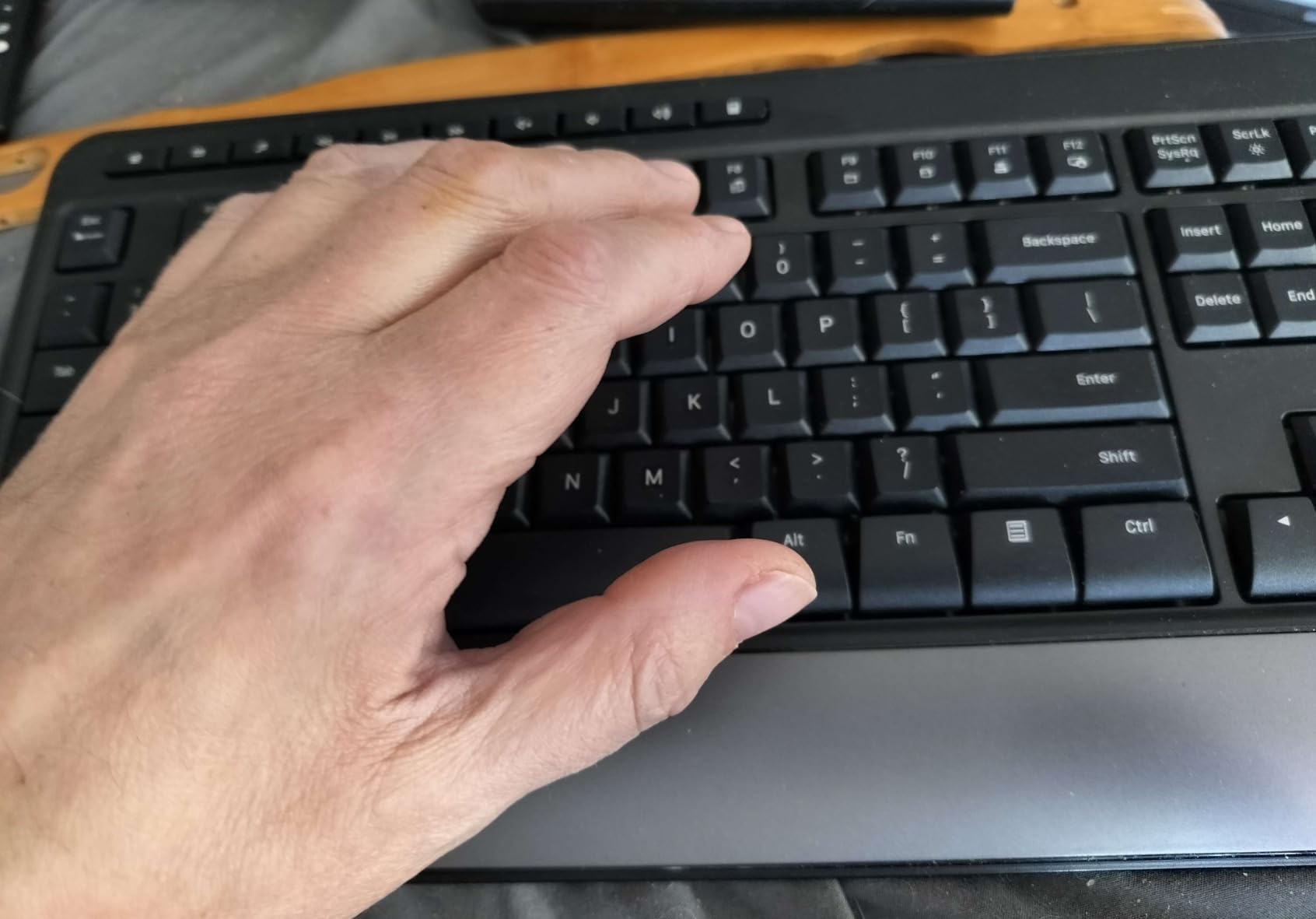 X9 Wired Ergonomic Keyboard - Comfortable Typing - Ergonomic Full Size USB Keyboard with Wrist Rest, Number Pad, Multimedia and 114 Keys - External Computer Keyboard for Laptop, Desktop and Office PC customer photo 2