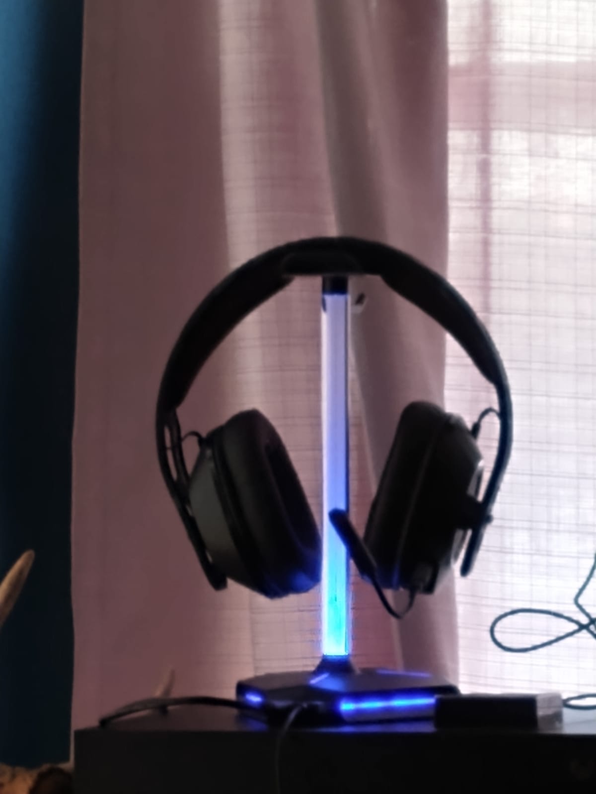 COZOO RGB Headphone Stand with 2 USB2.0 Extension Charging Port Extender Cord,Headset Stand Holder for Gamer Desktop Table Game Earphone Accessories,PC Gaming Accessories for Gamer,Gifts for Boyfriend customer photo 2