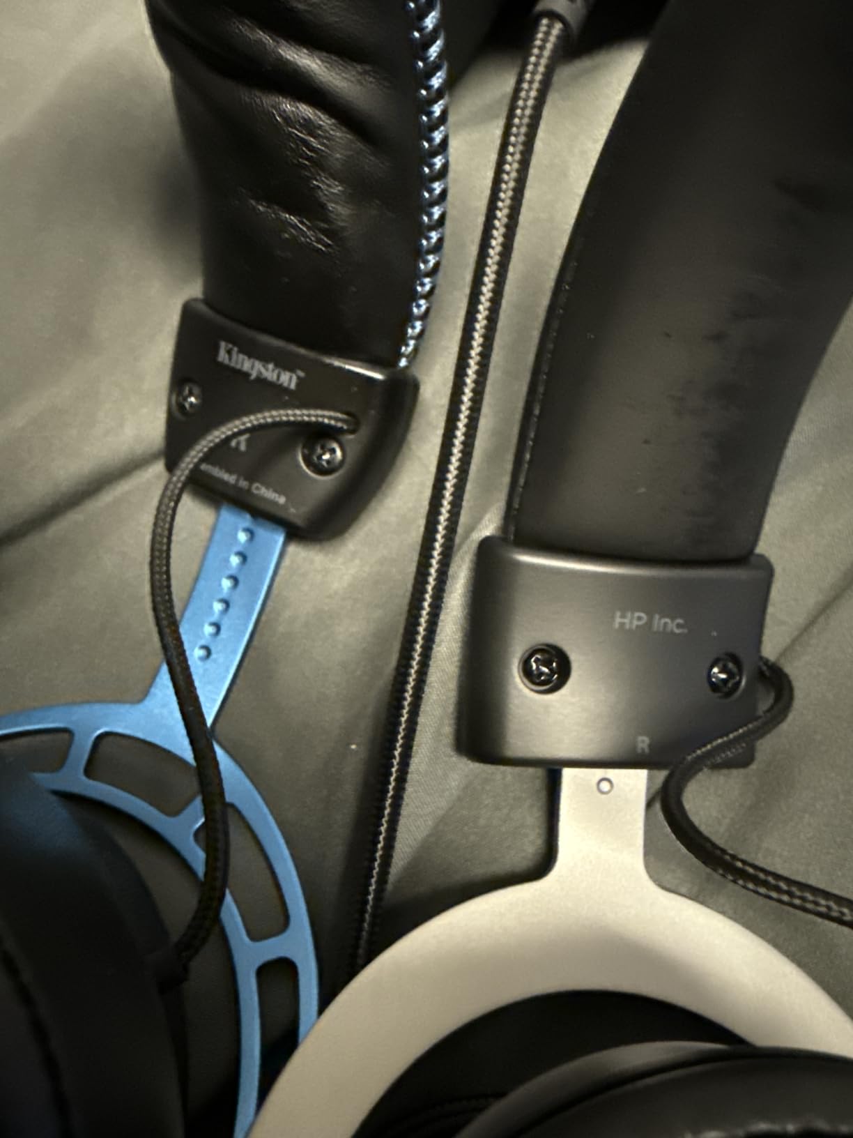HyperX CloudX, Official Xbox Licensed Gaming Headset, Compatible with Xbox One and Series X|S, Memory Foam Ear Cushions, Detachable Noise-Cancelling Mic, in-line Audio Controls, Black/Silver customer photo 2