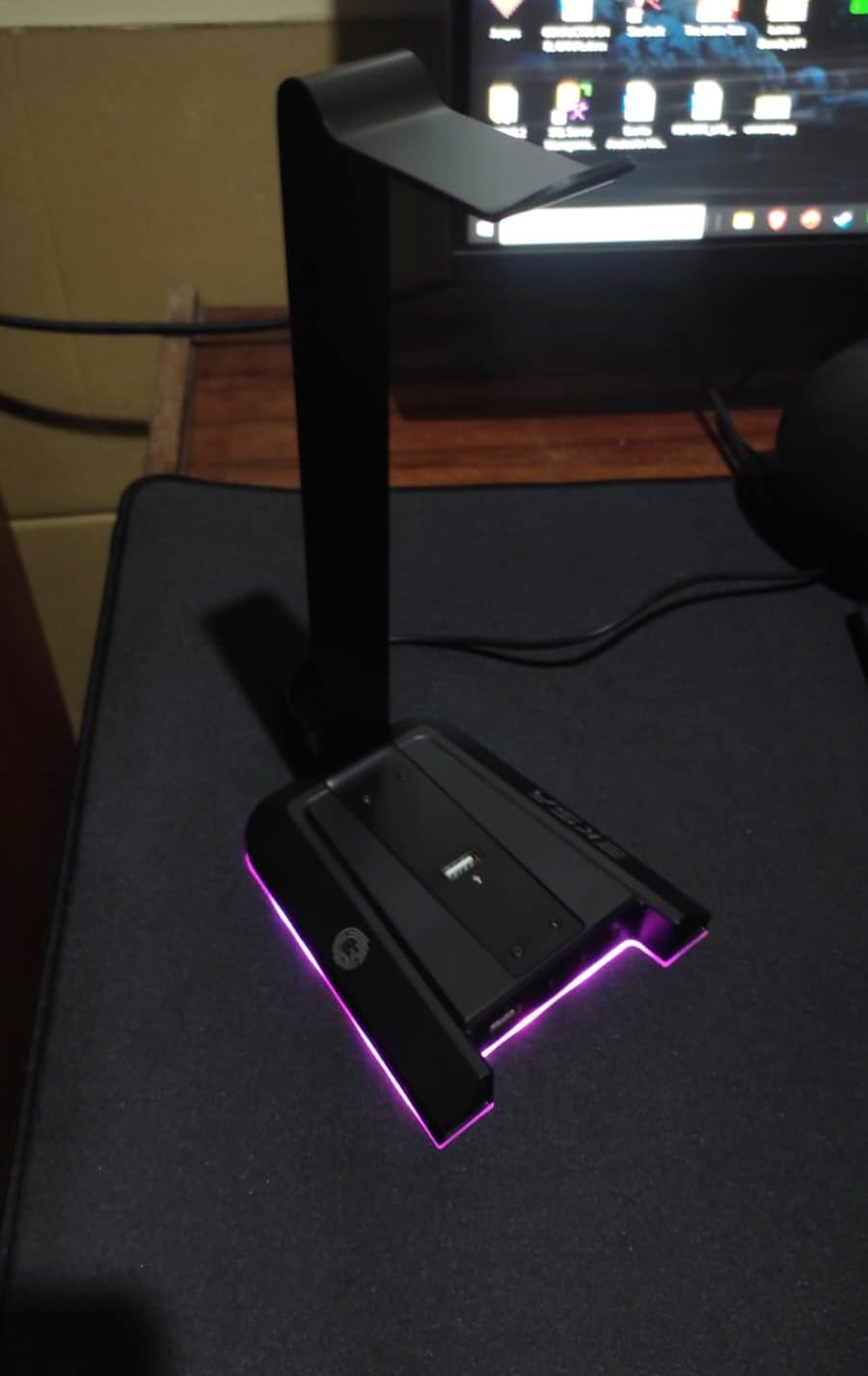 EKSA RGB Headset Stand, Headphone Stands with 7.1 Surround Sound & USB/3.5mm Port, Desk Gaming Headsets Holder with Aluminum Alloy Rod & Non-Slip Rubber Pad, Suitable for Most Gamer Desktop Earphones customer photo 1