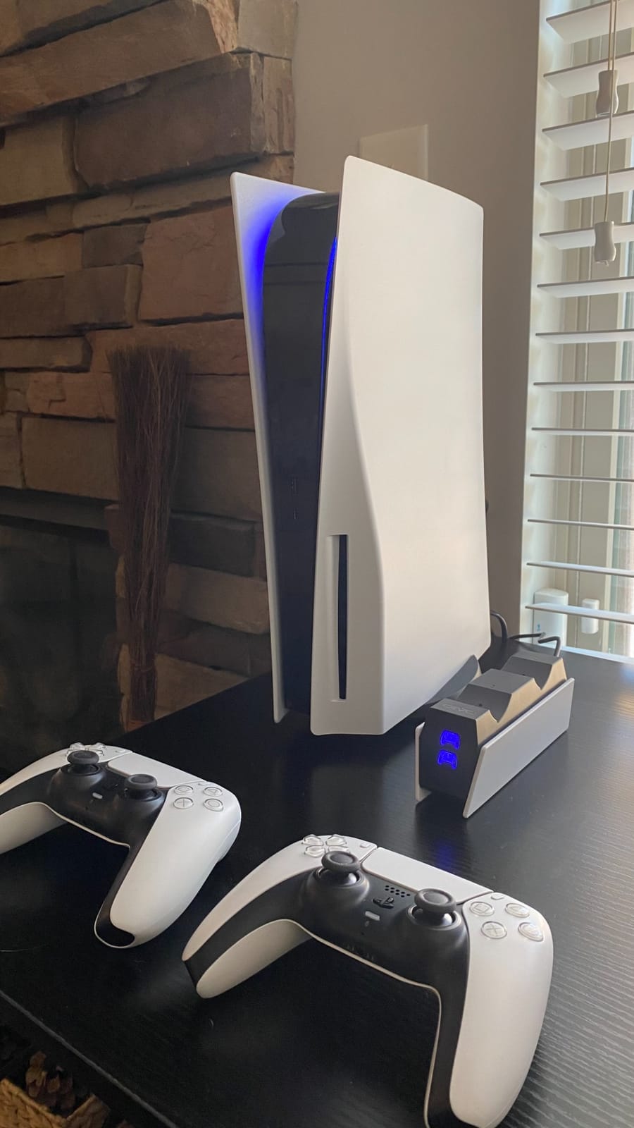 OIVO PS5 Controller Charging Station, 2H Fast Charger for DualSense & Edge | Dual PS5 Controller Charging Dock, Comes with 2 Cable Types, No Extra Adapter Required, Built-in Short-Circuit Protection customer photo 2