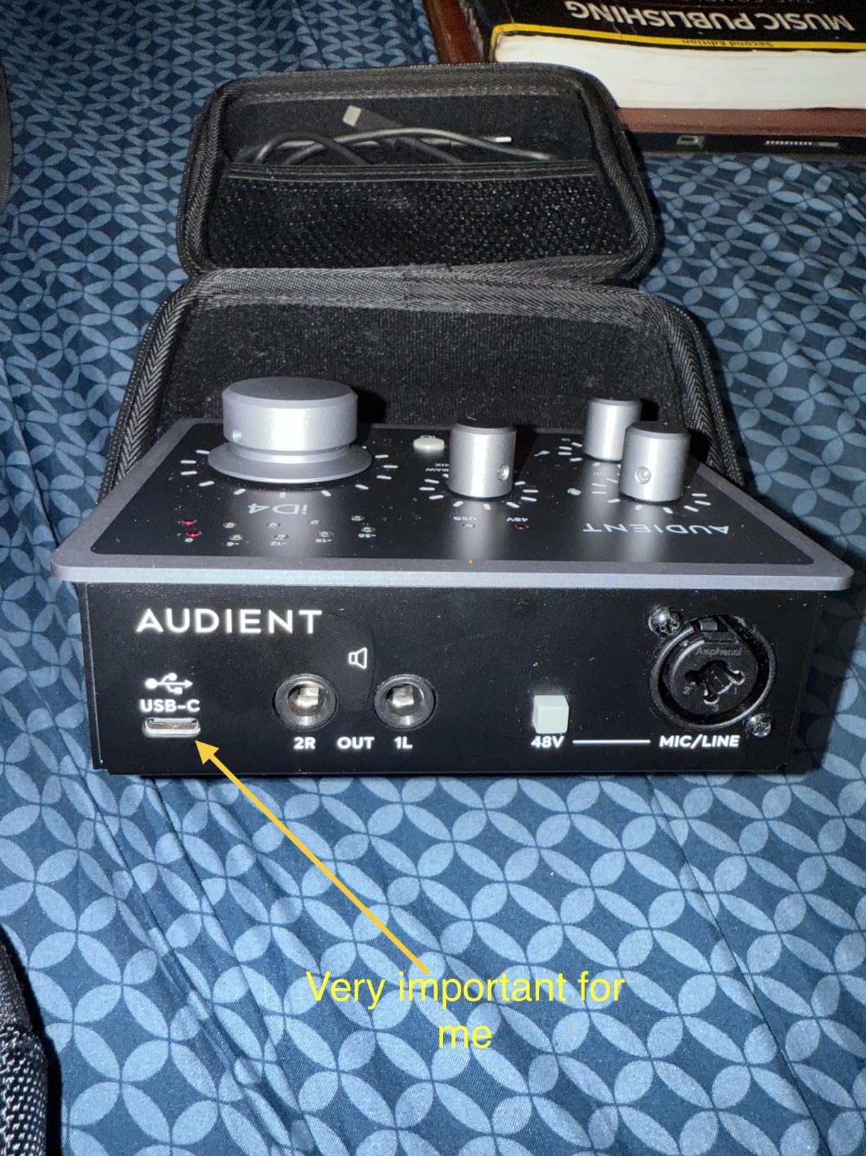 Audient Audio Interface iD4 MKII, Class A Console Microphone Preamp (High Speed USB-C, Monitor Mix and Monitor Panning Function, 2 Headphone Outputs, Mac/PC/iOS Compatible), Black customer photo 2