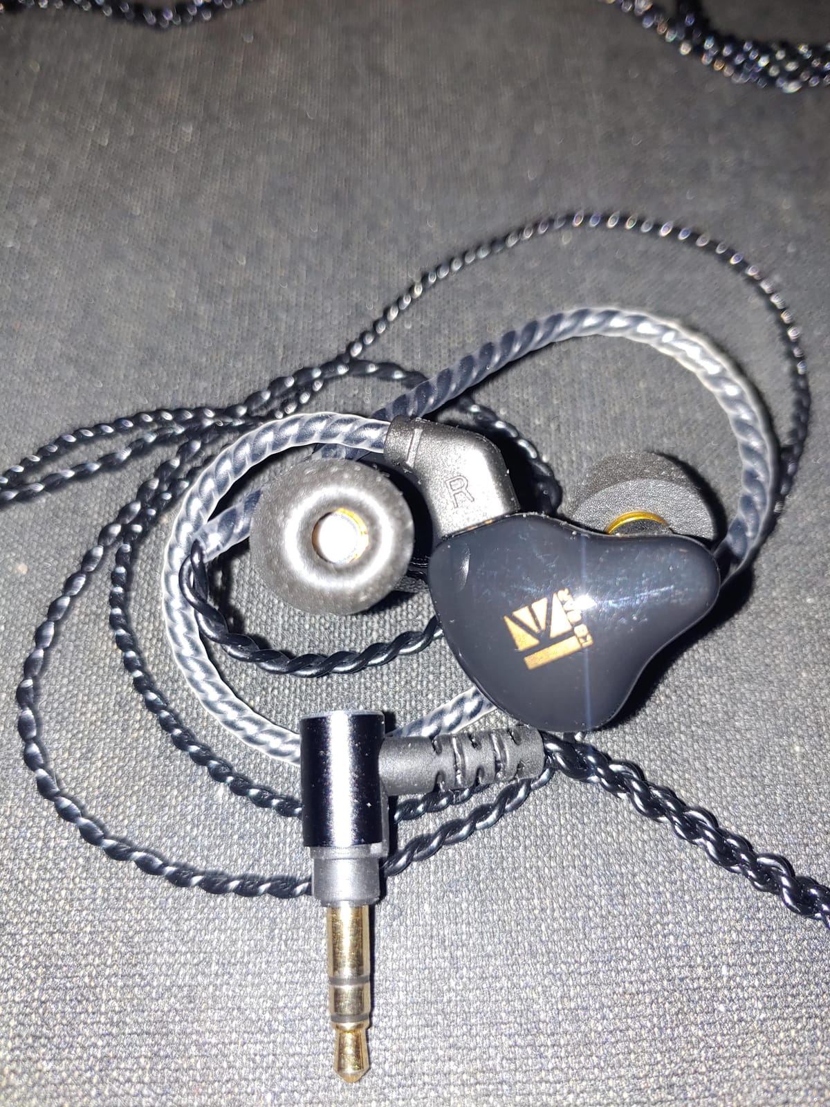 KBEAR KS1 Earphones in Ear Monitor Super Bass Wired Earbuds, Crystal Clear Sound IEM Headphones, High Resolution Noise Canceling Ear Monitors Headphone for Singers Musician Audifonos Auriculares customer photo 2