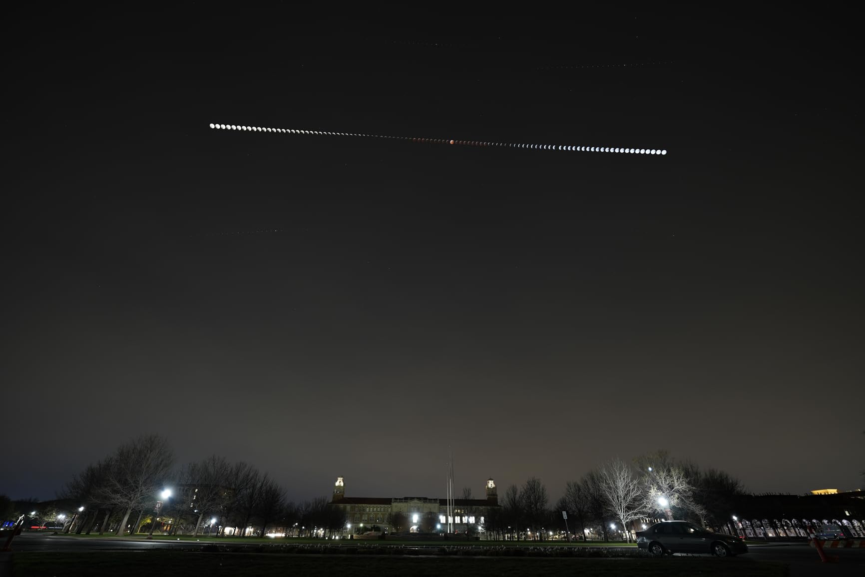 Sony FE 14mm f/1.8 GM Prime Lens | Sony G Master 14mm f/1.8 lens with XD linear motors and XA elements for astrophotography, landscapes and architecture customer photo 1