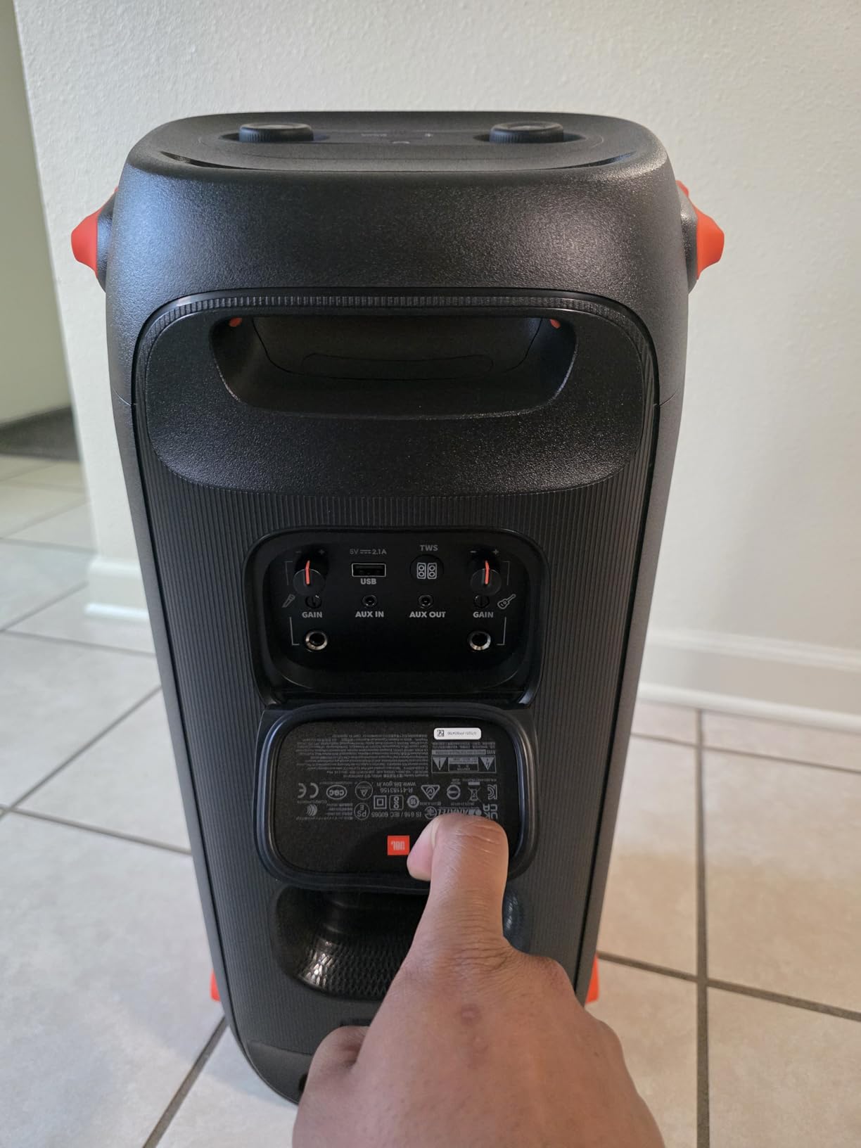 JBL PartyBox 110 - Portable Party Speaker with Built-in Lights, Powerful Sound and deep bass, Black customer photo 1