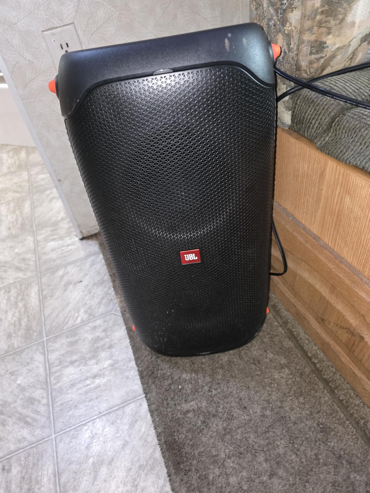 JBL PartyBox 110 - Portable Party Speaker with Built-in Lights, Powerful Sound and deep bass, Black customer photo 2