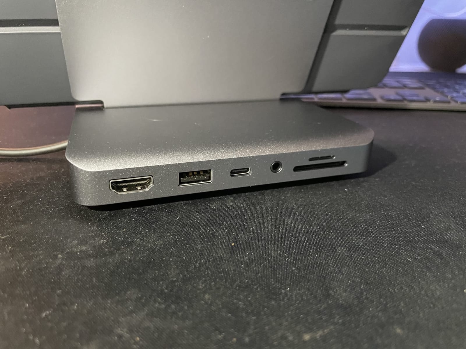 Satechi 6-in-1 USB-C Stand Hub for iPad Pro, Foldable Design, Space Gray | Aluminum build, docking station, for iPad Air/Pro customer photo 2