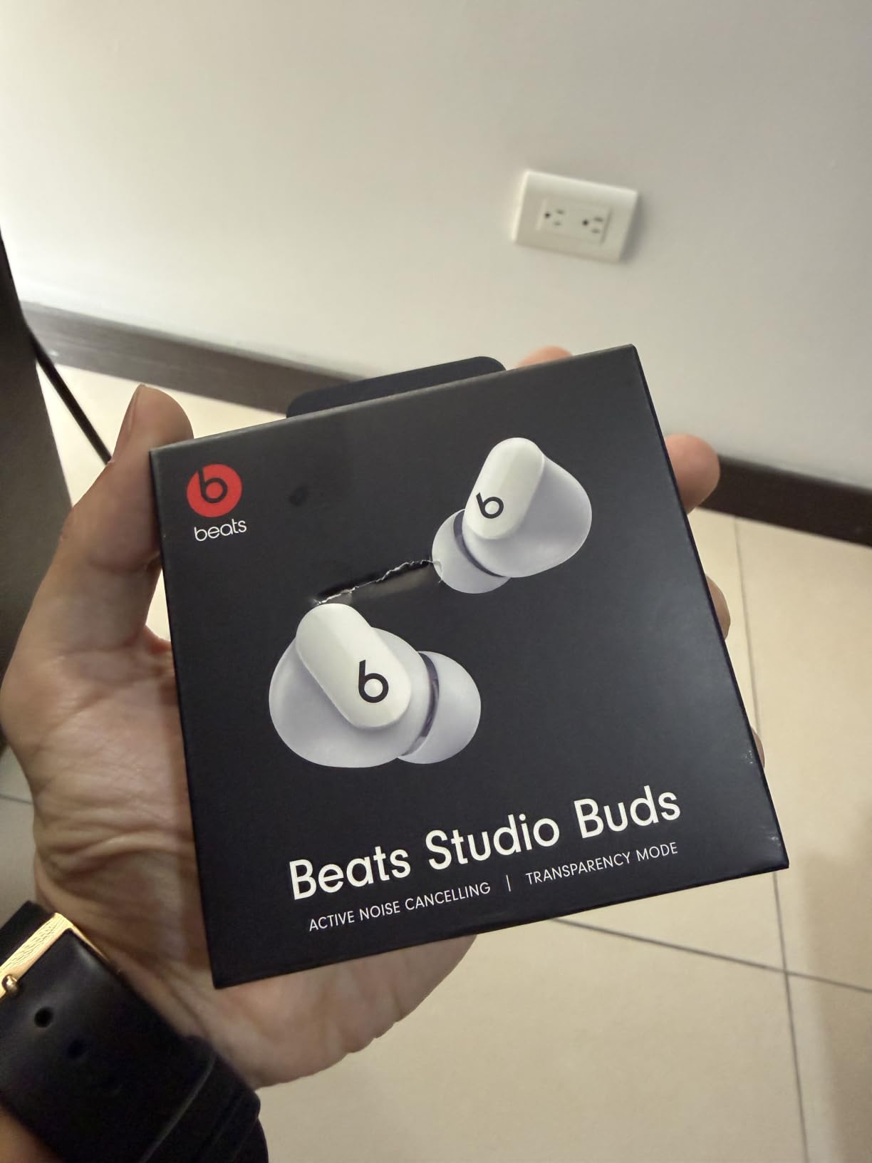 Beats Studio Buds - True Wireless Noise Cancelling Earbuds - Compatible with Apple & Android, Built-in Microphone, IPX4 Rating, Sweat Resistant Earphones, Class 1 Bluetooth Headphones - White customer photo 1
