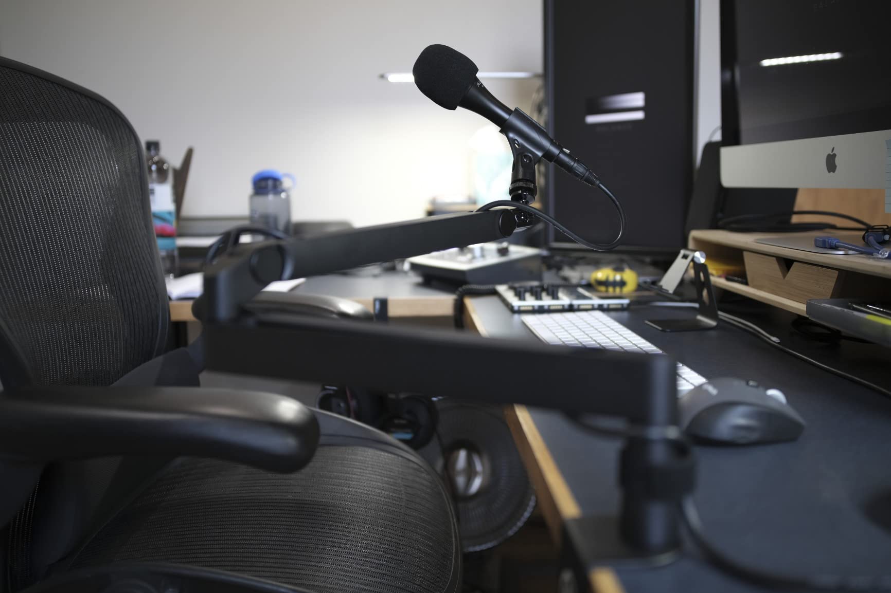 Elgato Wave Mic Arm Low Profile Microphone Boom Arm, Sits Below Shoulder Line, 360-Degree Rotation, Magnetic Cable Channels, All-Metal Build customer photo 1