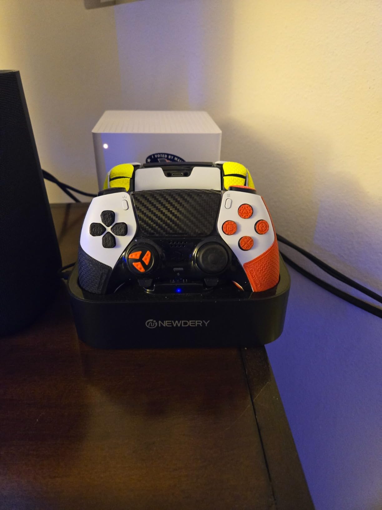 NEWDERY for PS5 Controller Charger Station Compatible with Dualsense Edge, Fast Charging Dock Stand with Cable, Dual Charging Station for PlayStation 5 & DualSense Edge Controller customer photo 1