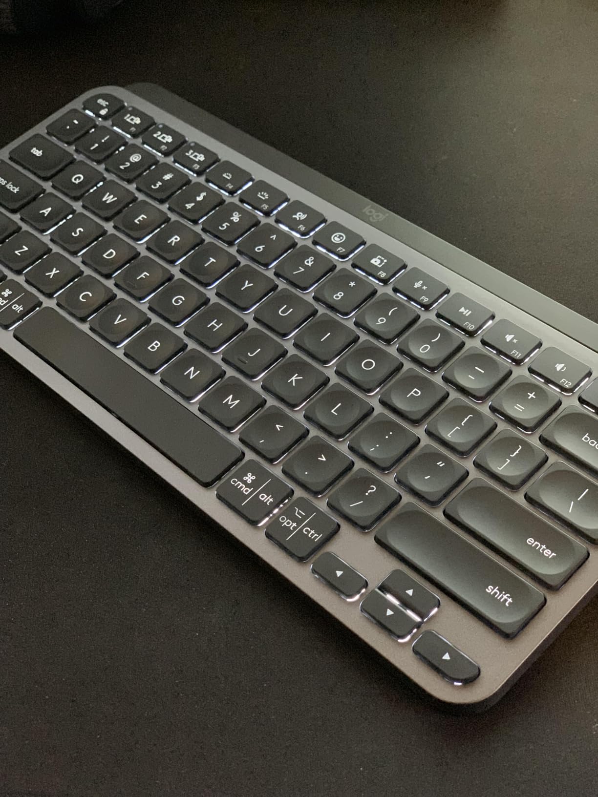 MX Keys Mini Minimalist Wireless Illuminated Keyboard - Graphite customer photo 1