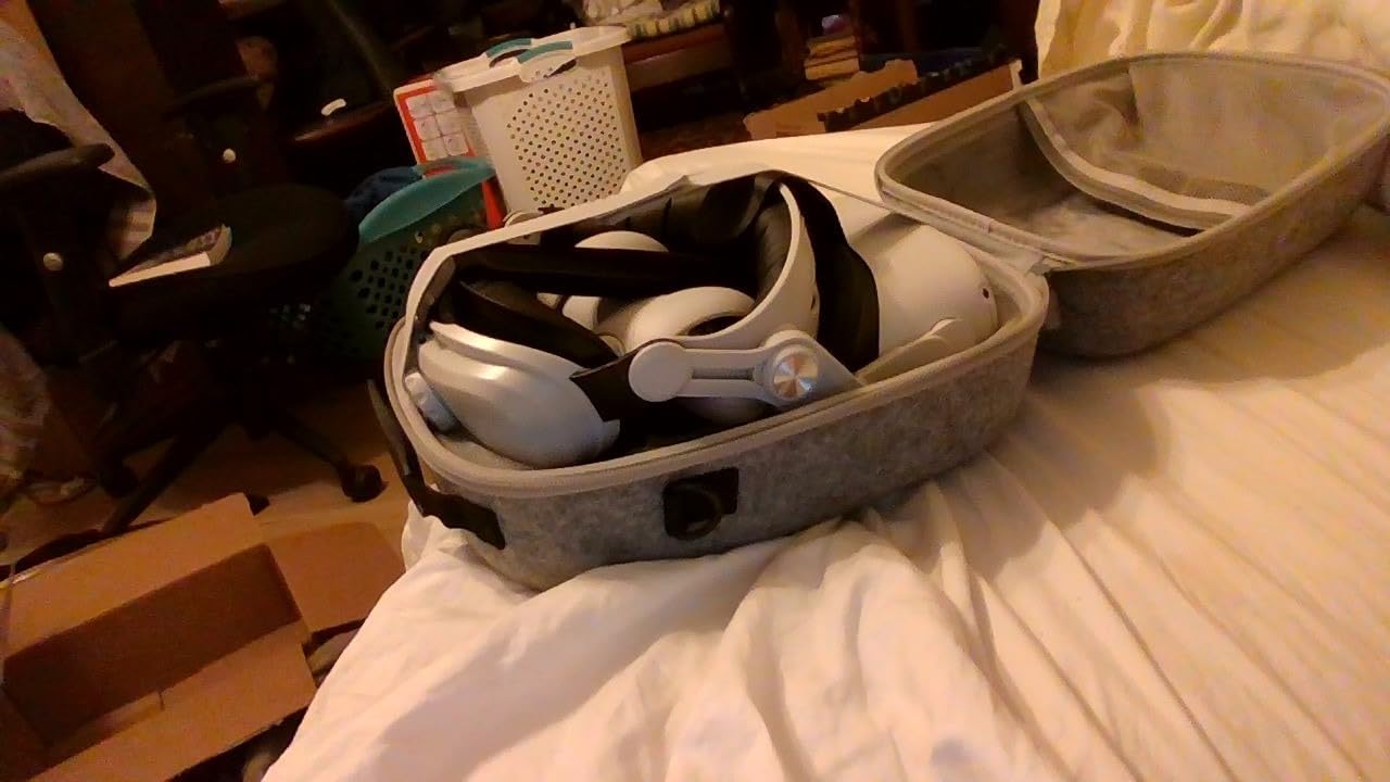 Meta Quest 2 - Advanced All-In-One Virtual Reality Headset - 128 GB customer photo 2