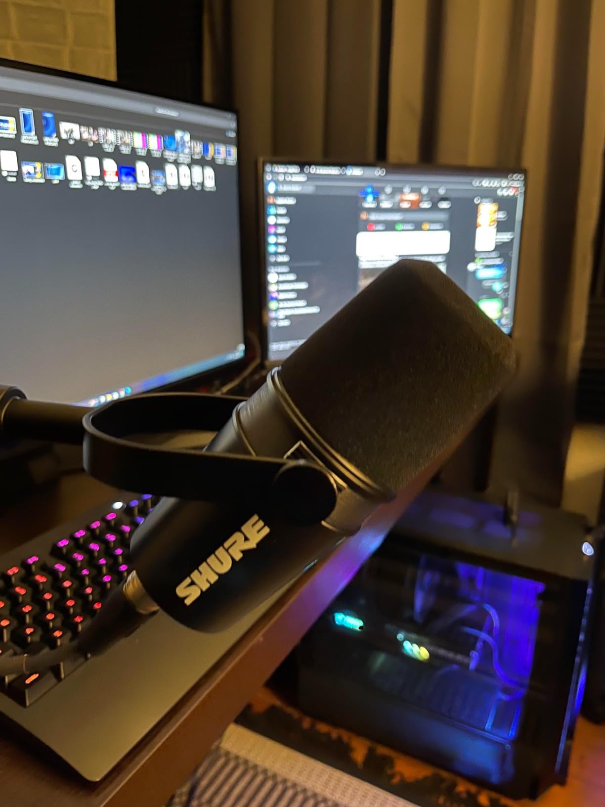 Shure MV7X XLR Dynamic Microphone for Podcasting, Streaming & Vocal Recording - Voice-Isolating Cardioid Mic with Broadcast-Style Design & All-Metal Construction, Black customer photo 1