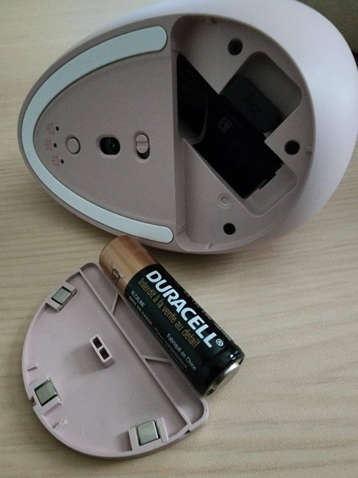 Logitech Lift Vertical Ergonomic Mouse - Graphite customer photo 1