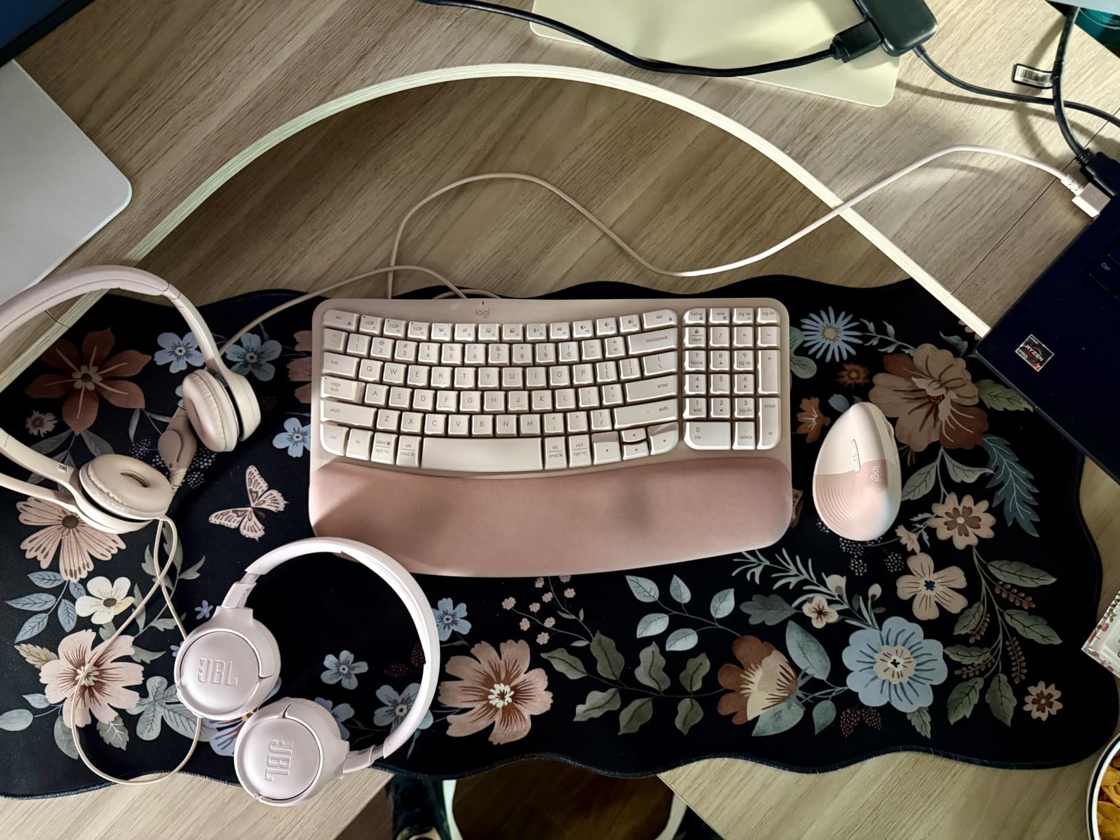 Logitech Lift Vertical Ergonomic Wireless Mouse - Graphite | Connect via Bluetooth or included Logi Bolt USB-A receiver, quiet clicks, 4 of 6 buttons customizable, Windows Mac compatible customer photo 2