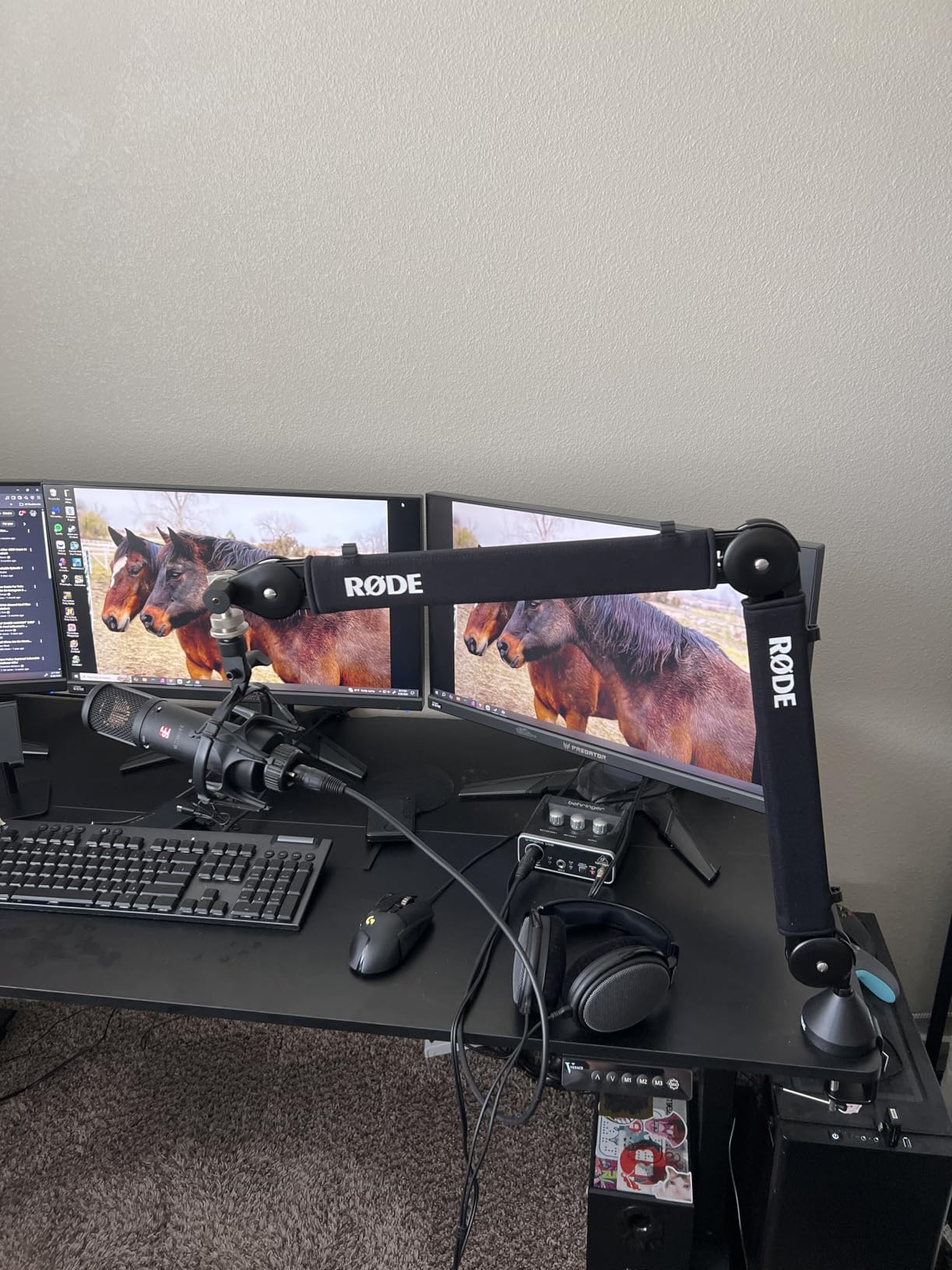 RODE PSA1+ Professional Studio Boom Arm with Spring Damping and Cable Management, Black customer photo 2