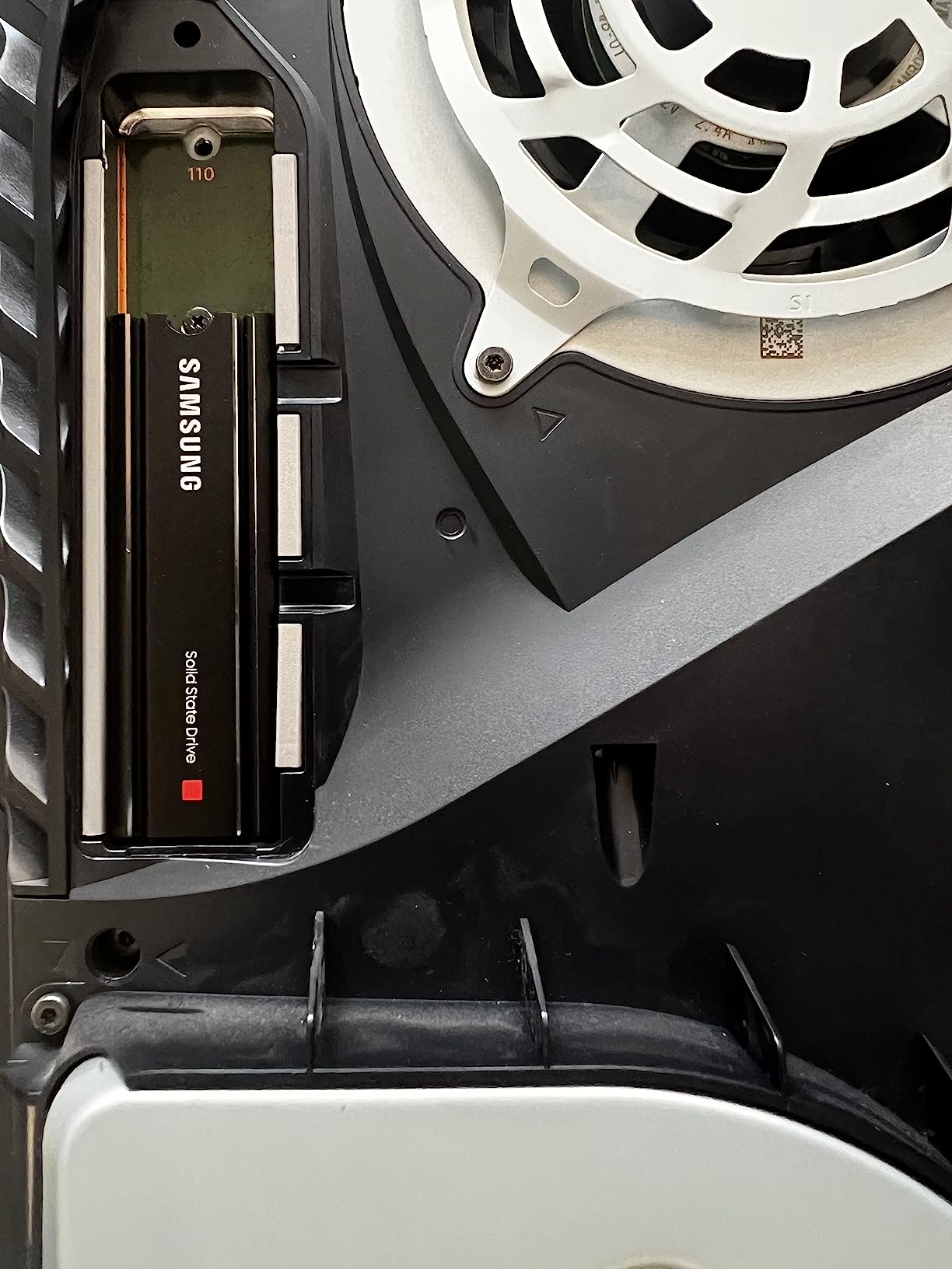 Samsung 980 PRO SSD with Heatsink 2TB PCIe Gen 4 NVMe M.2 Internal Solid State Drive, Heat Control, Max Speed, PS5 Compatible (MZ-V8P2T0CW) customer photo 1